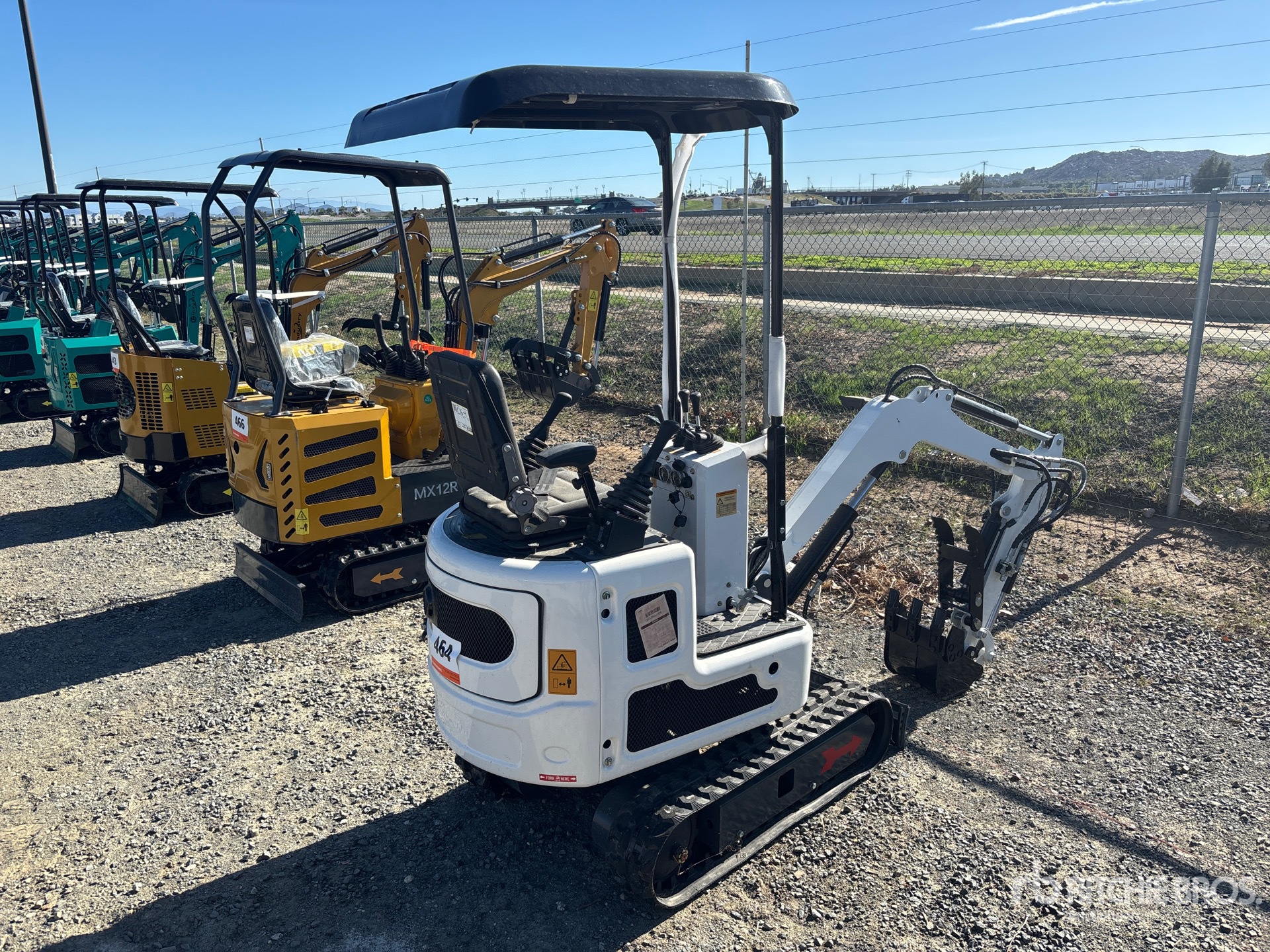 2025 MACHPRO LP-319-BLT-WH-M