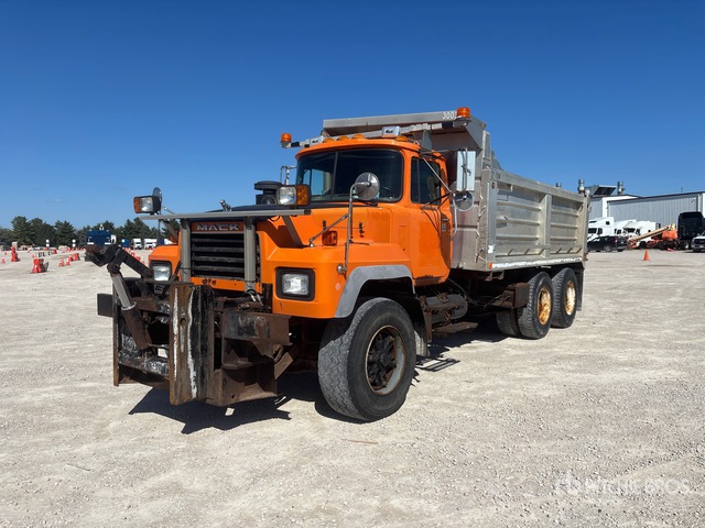 2001 Mack RD688S T/A Dump Truck