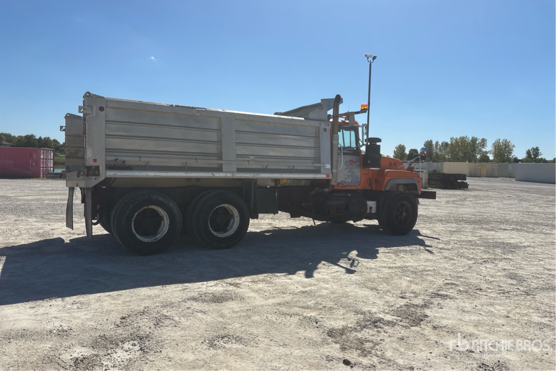 2001 Mack RD688S