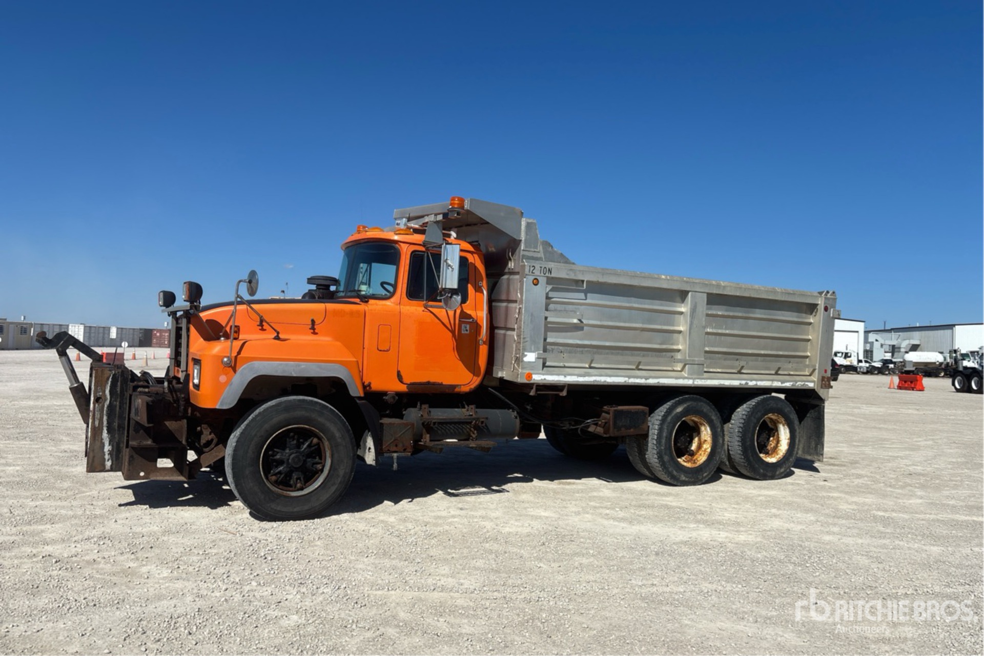 2001 Mack RD688S