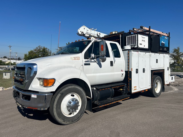 2015 Ford F-750 Super Duty XLT 4x2 Extended Cab Service Truck