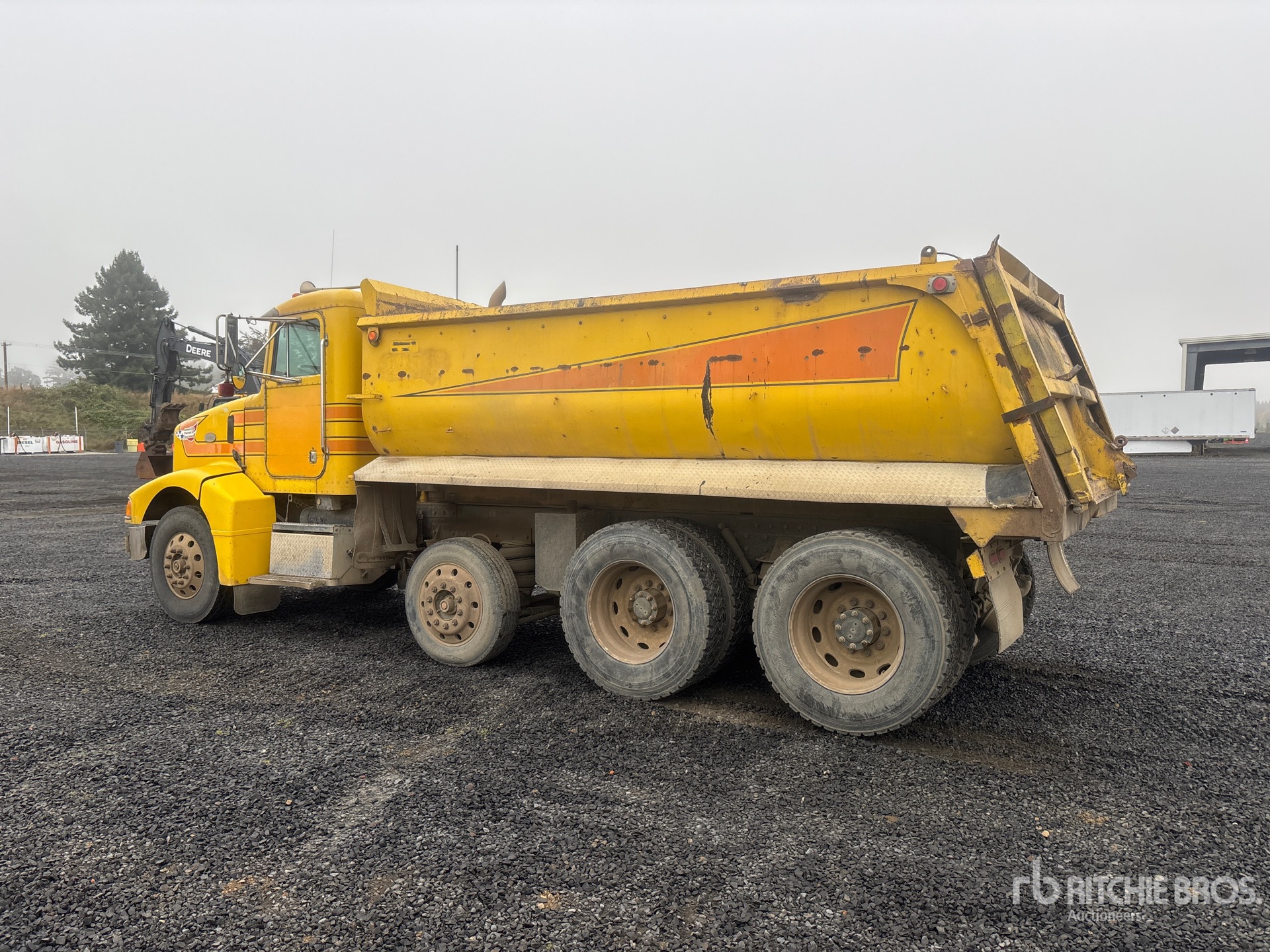 1996 Peterbilt 385