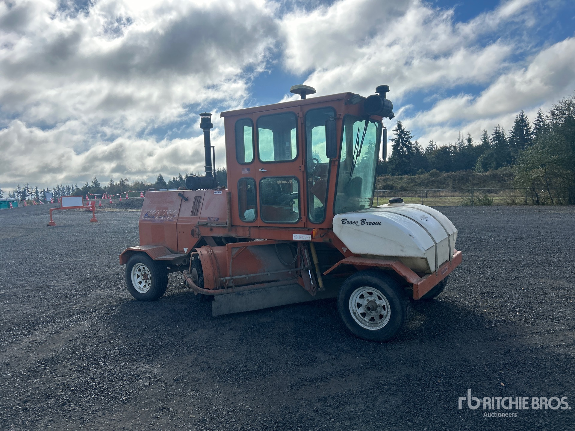 2005 Broce Broom RJ350