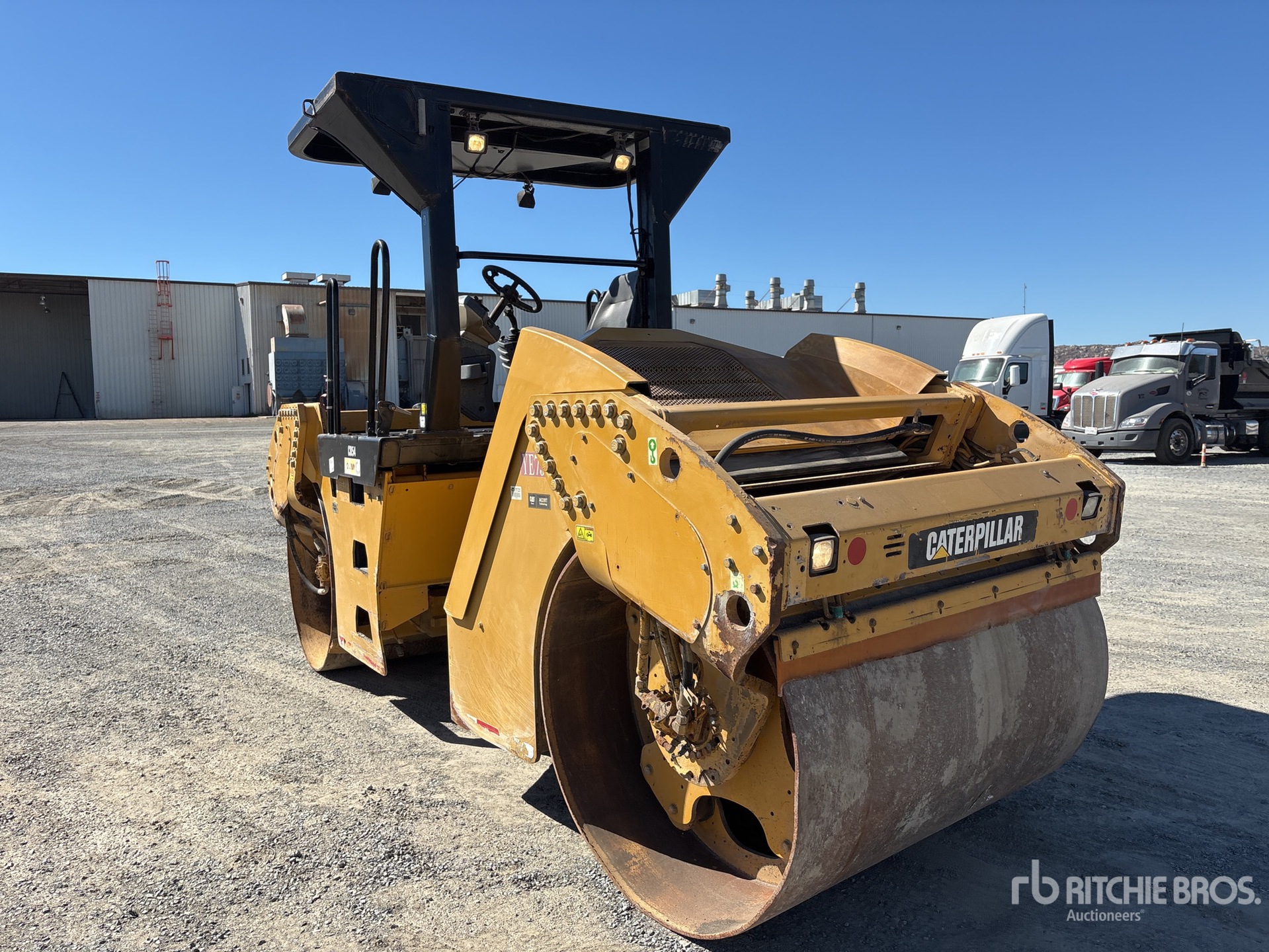 2011 Caterpillar CB54