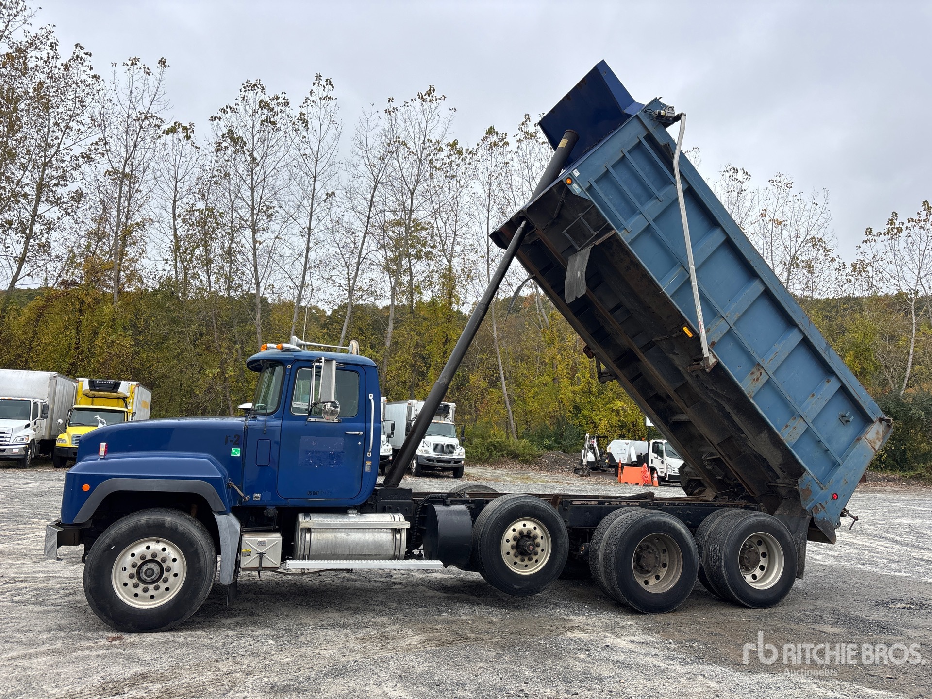 2002 Mack RD688S