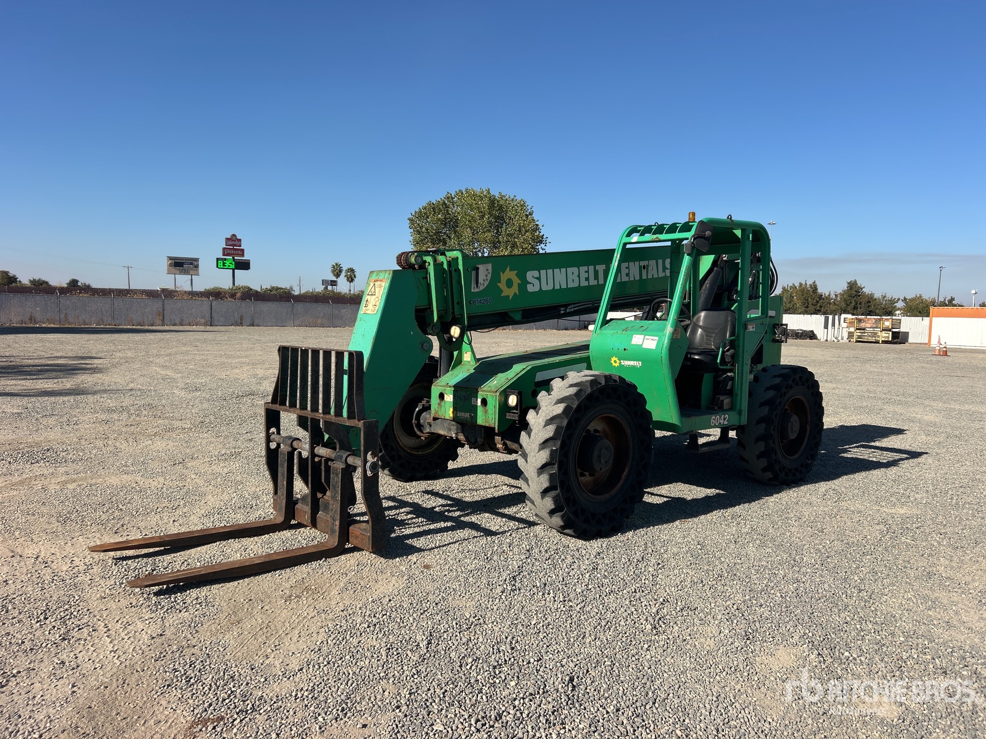 Photo of 2014 Skytrak 6042