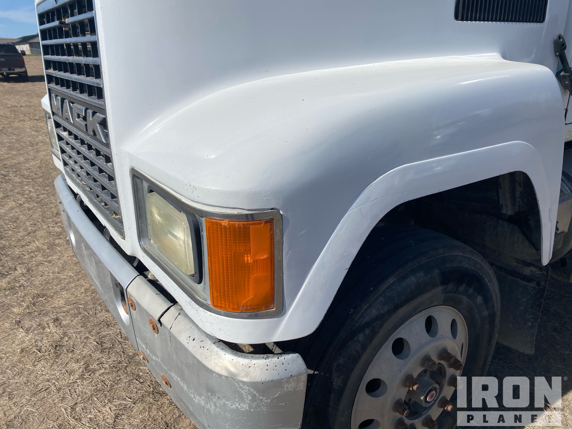 2002 Mack CH613
