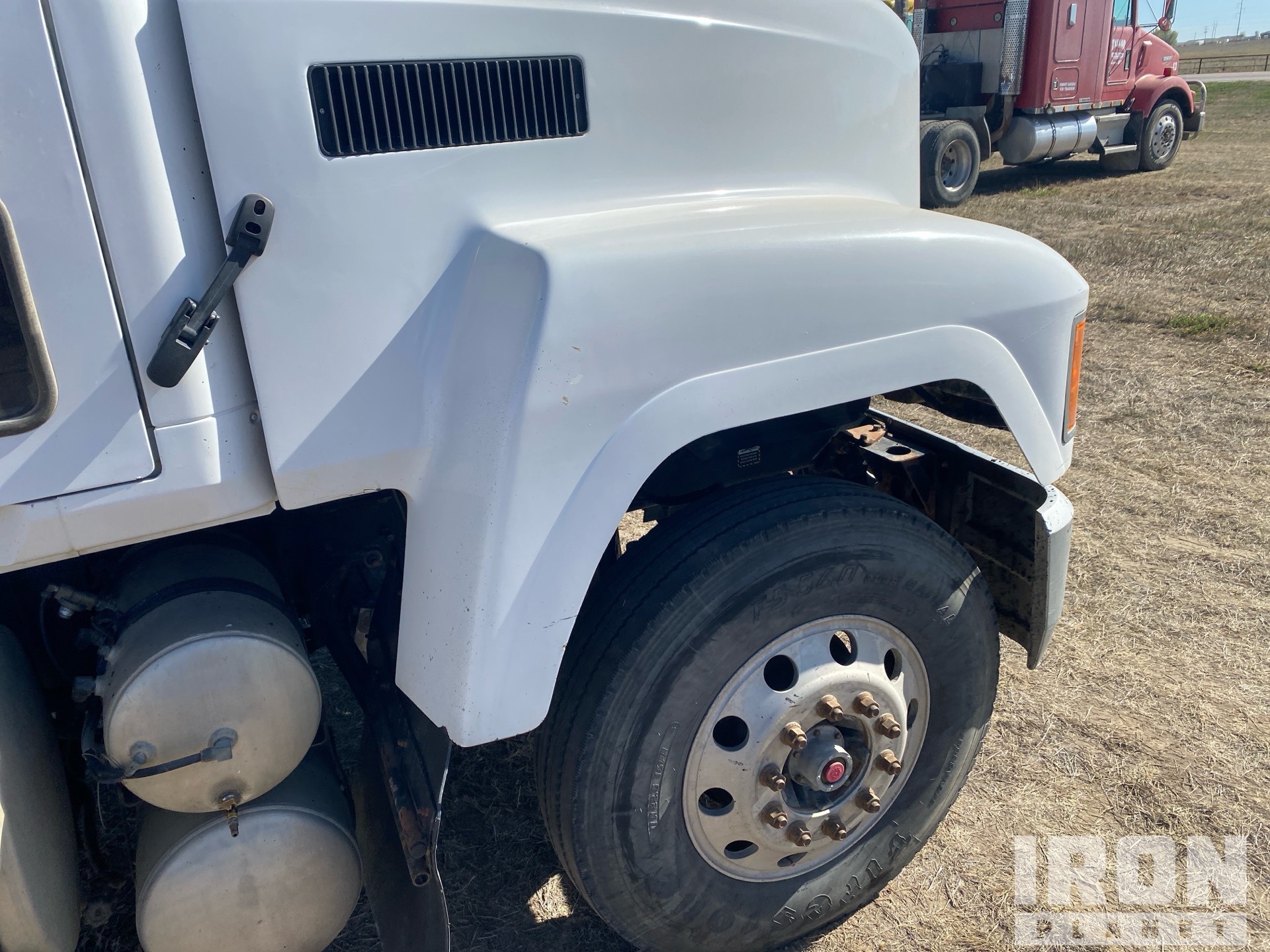 2002 Mack CH613