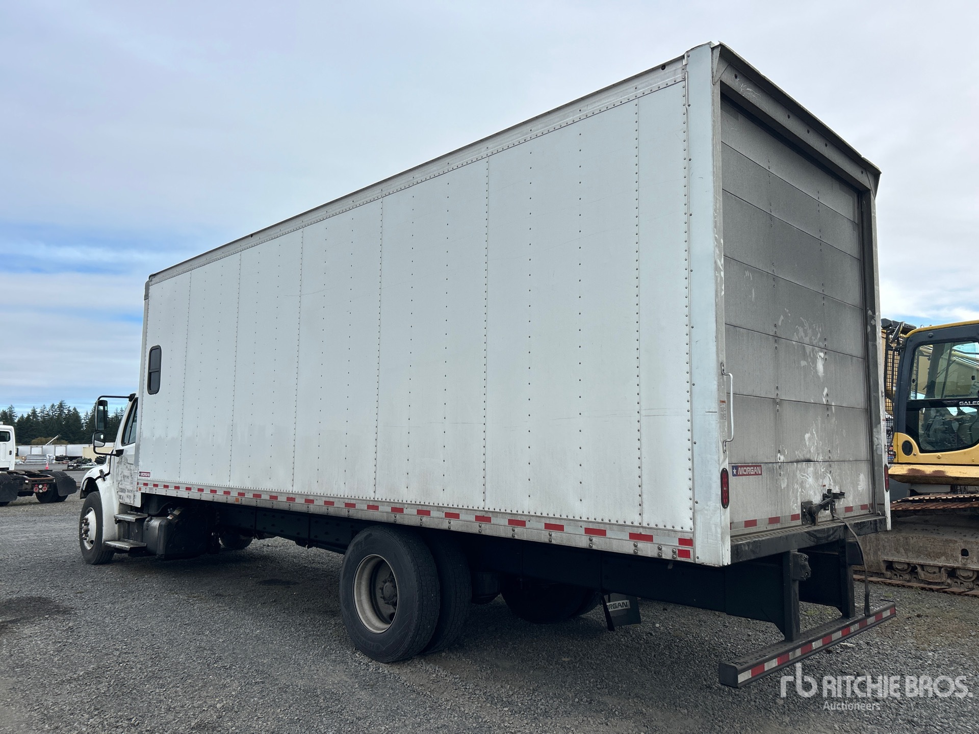 2023 Freightliner M2106
