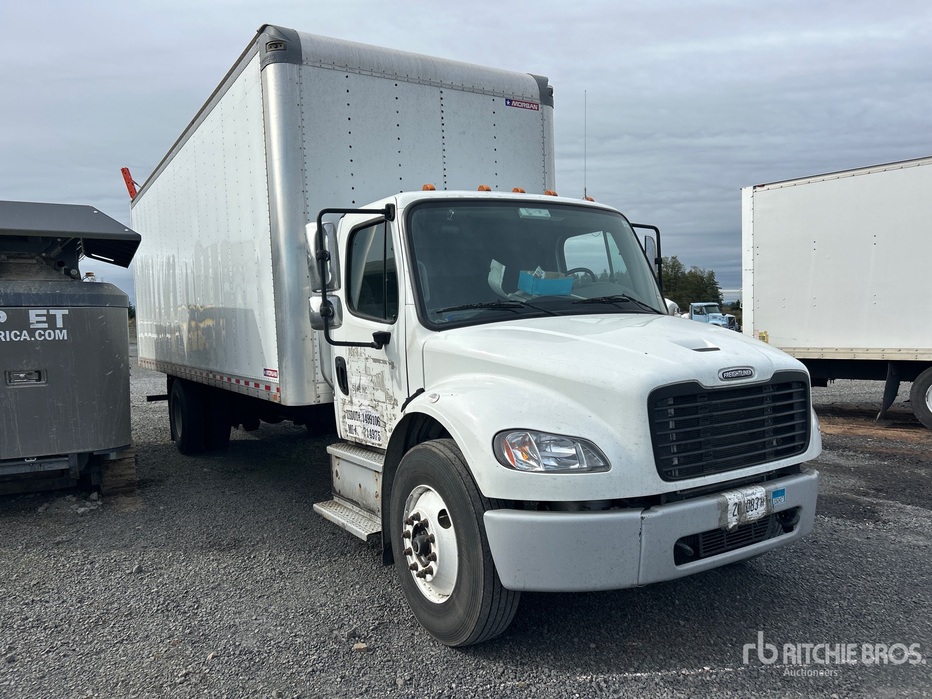 2023 Freightliner M2106