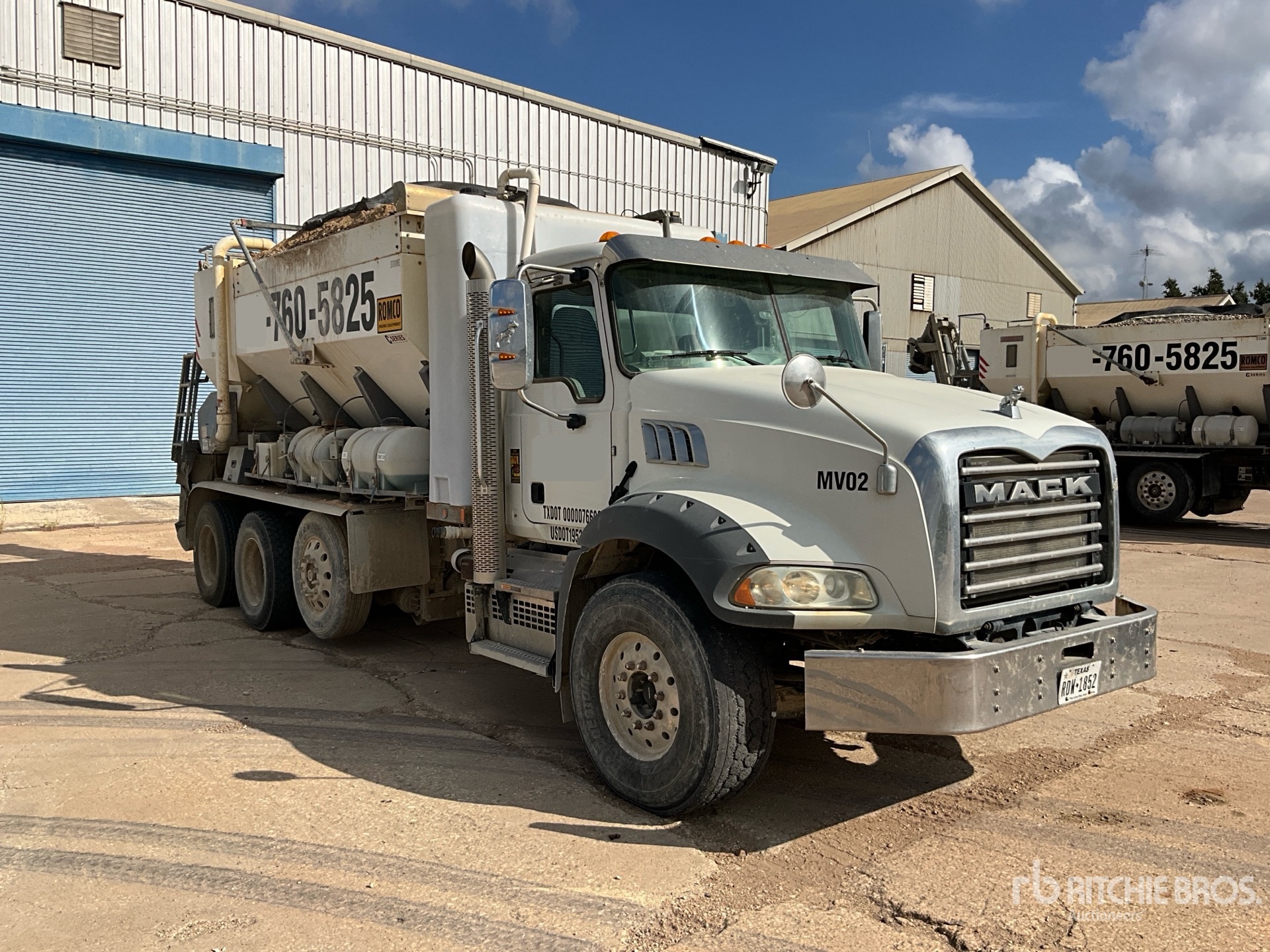 Photo of 2022 Mack GR64B