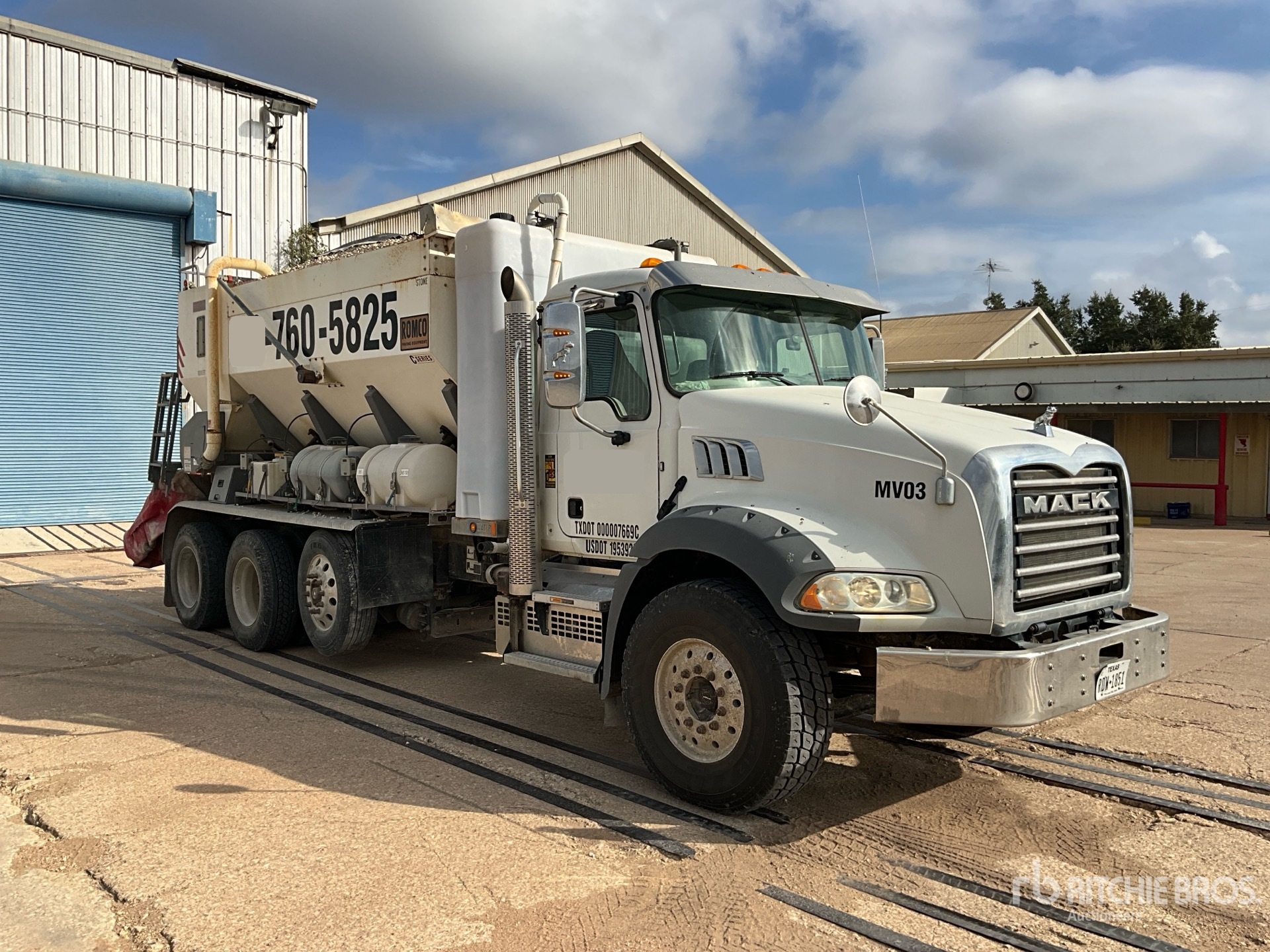 Photo of 2022 Mack GR64B