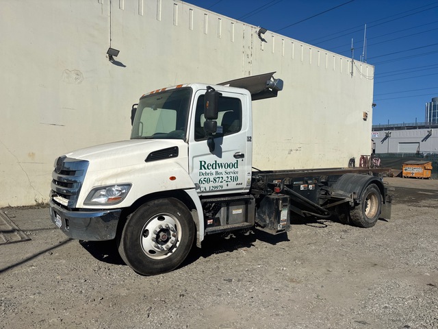 2017 Hino 268 4x2 Roll-Off Truck 2017 Hino 268 4x2 Roll-Off Truck