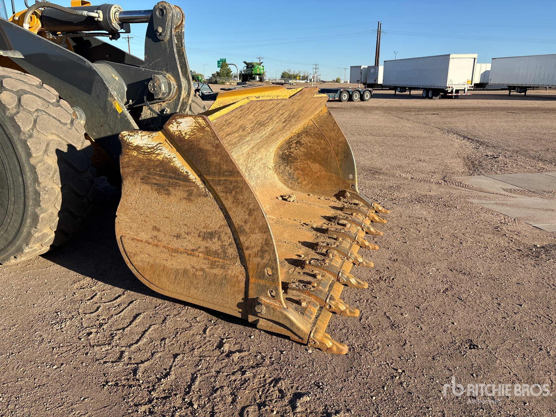 2021 John Deere 744L