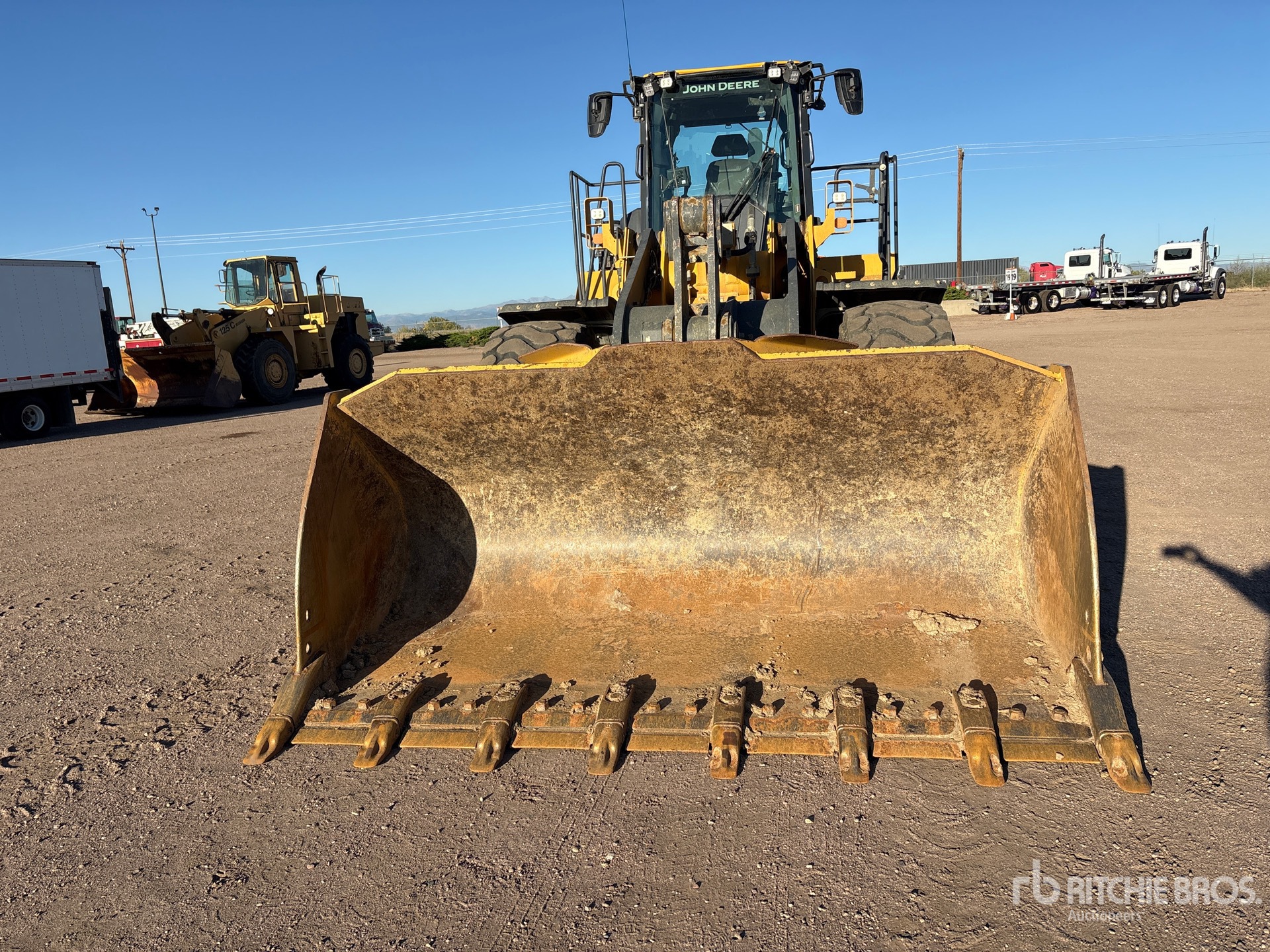 2021 John Deere 744L