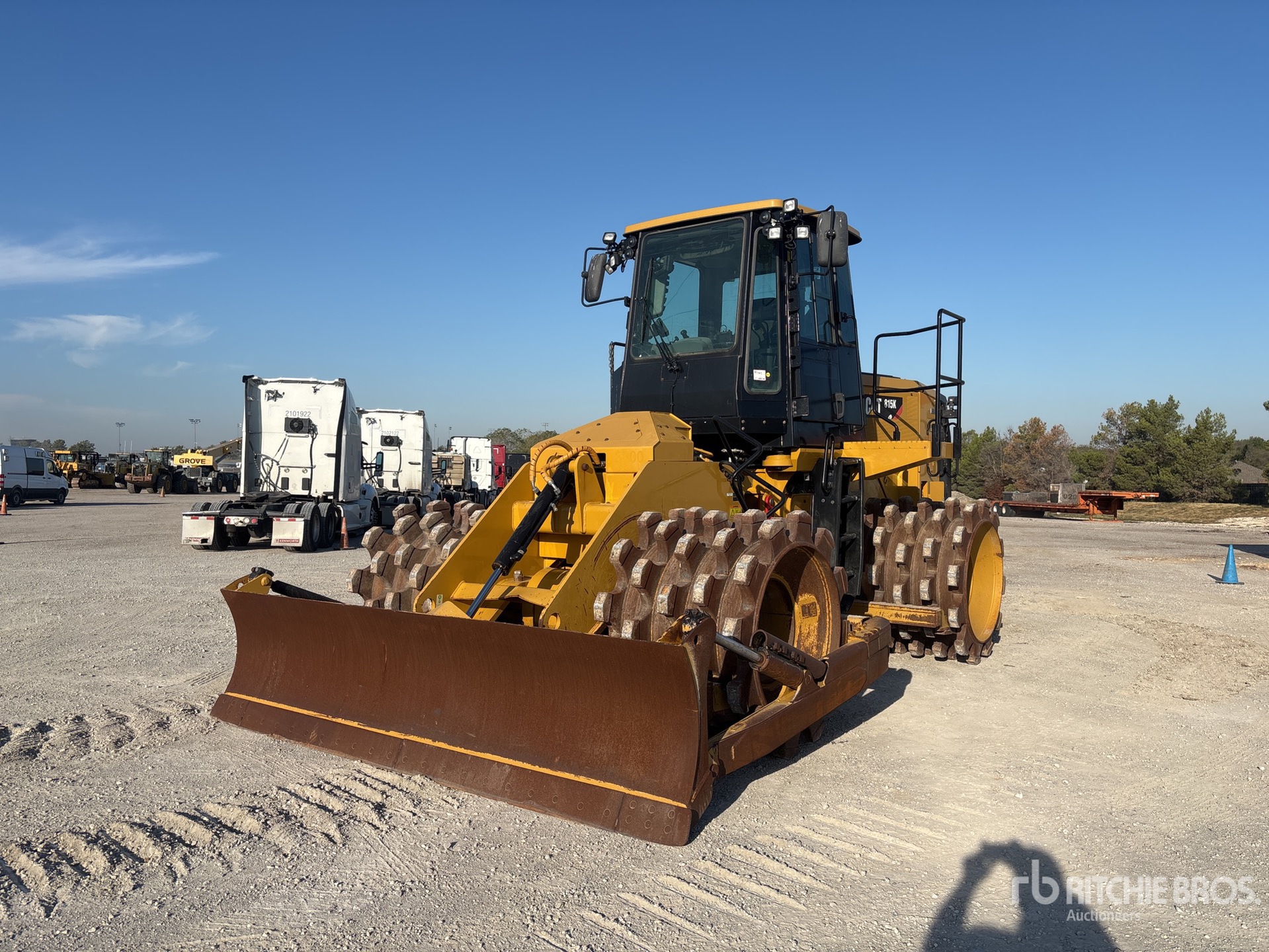 2019 Caterpillar 815K