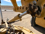 Hydraulics with Saddle Positioning Cylinder