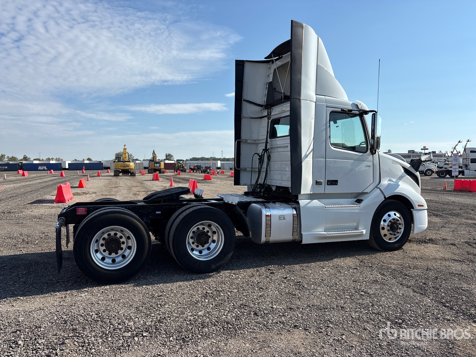 2020 Volvo VNL300