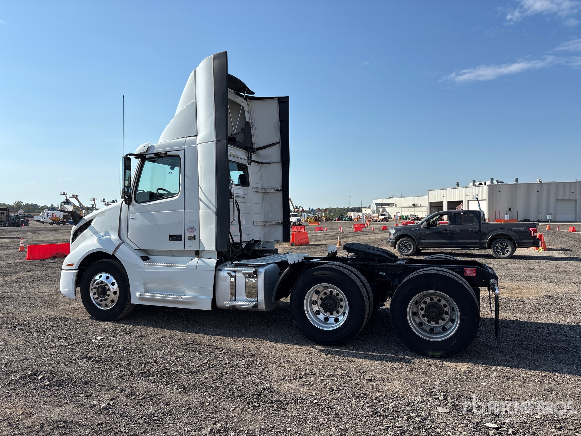 2020 Volvo VNL300