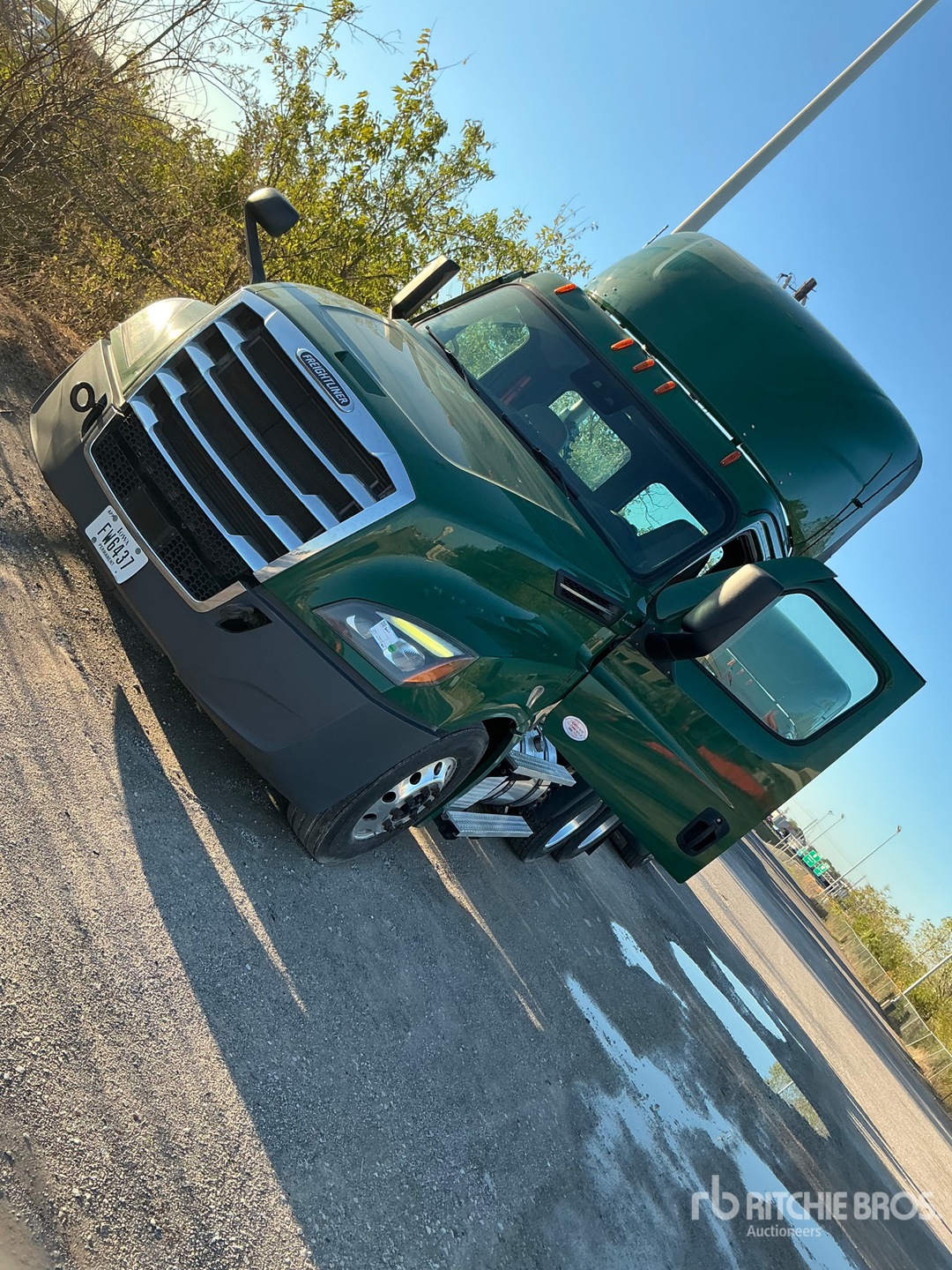 2024 Freightliner CASCADIA 126