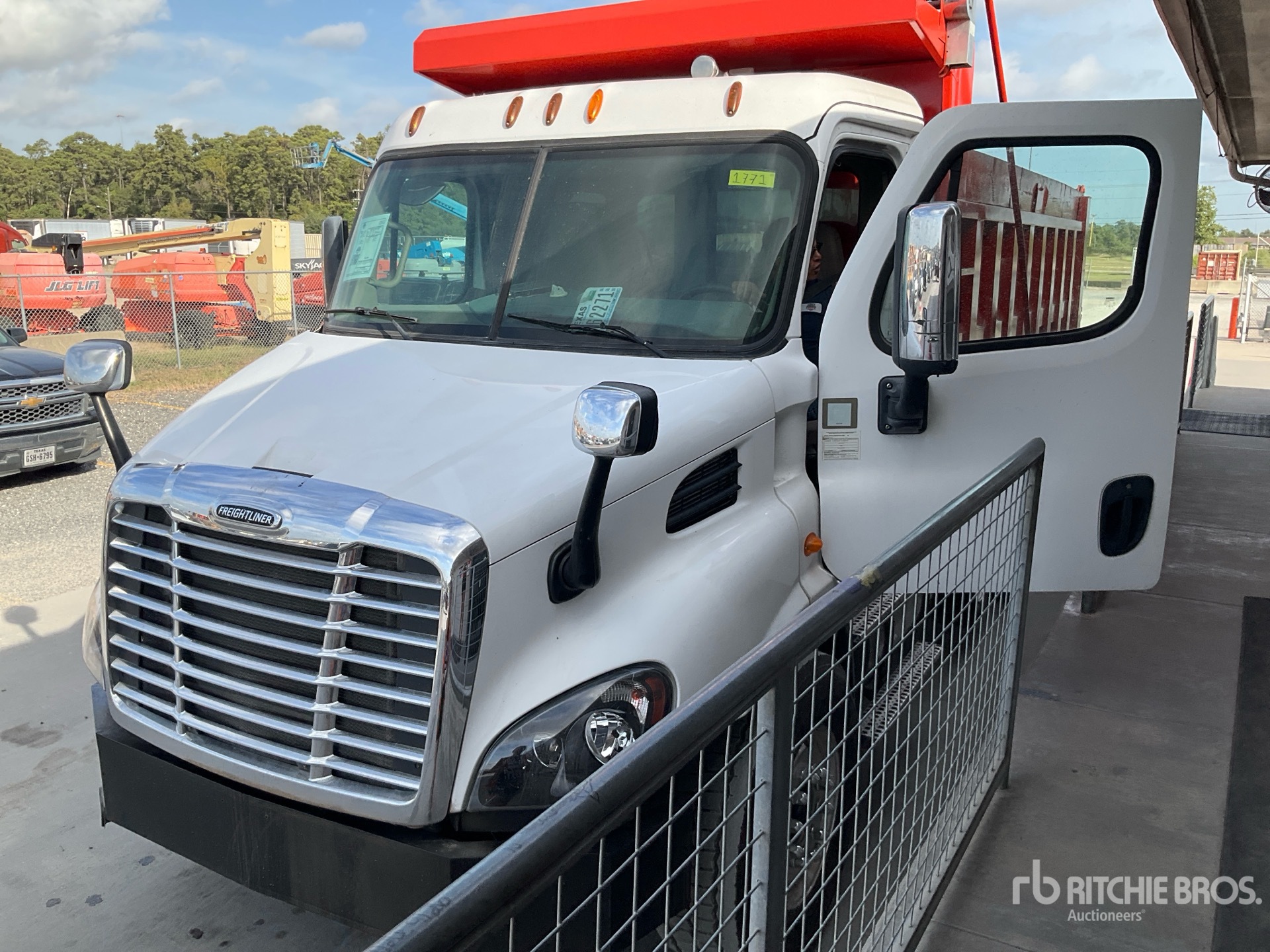 2013 Freightliner CASCADIA 113
