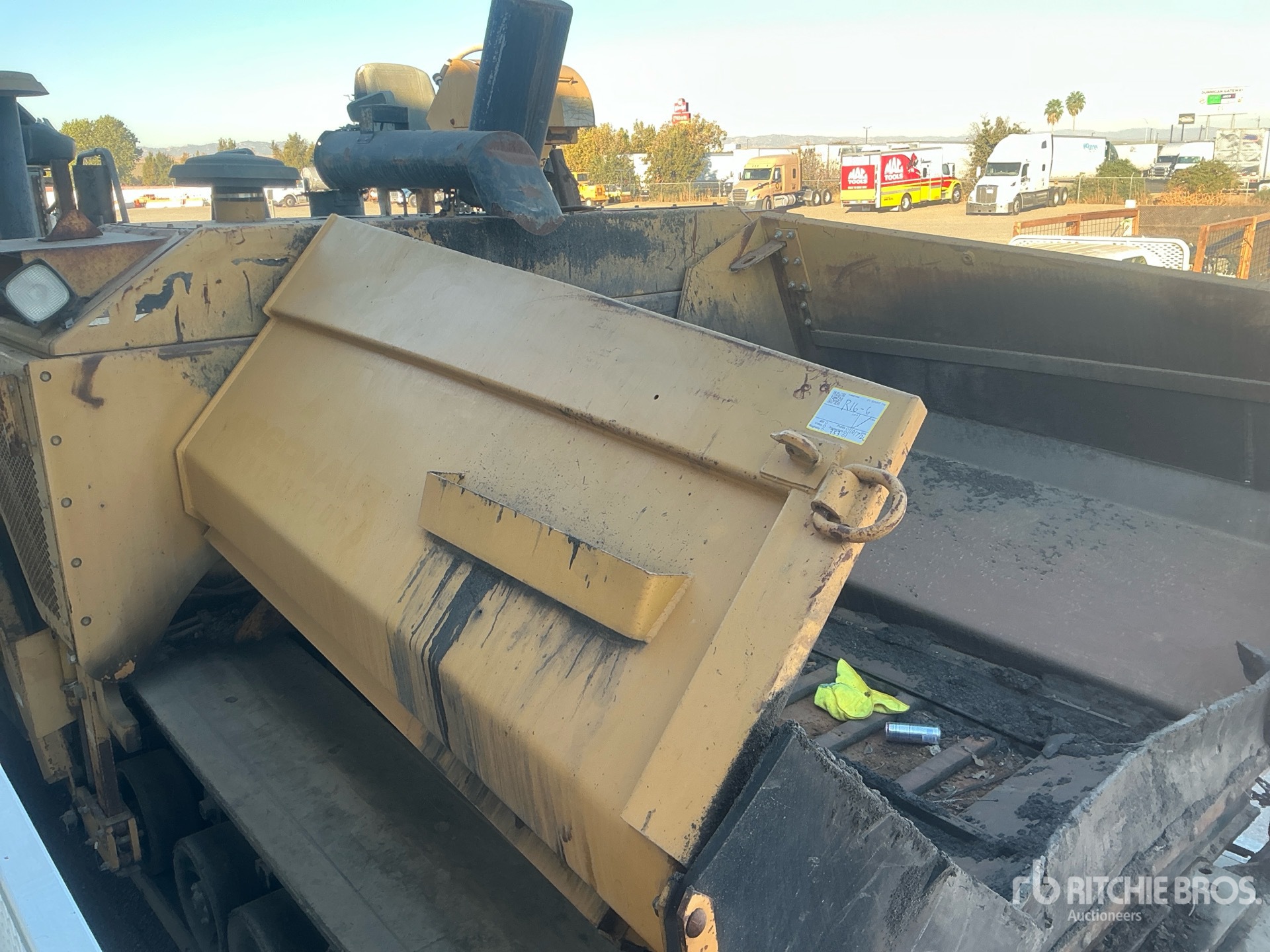 2002 Caterpillar AP-1055B