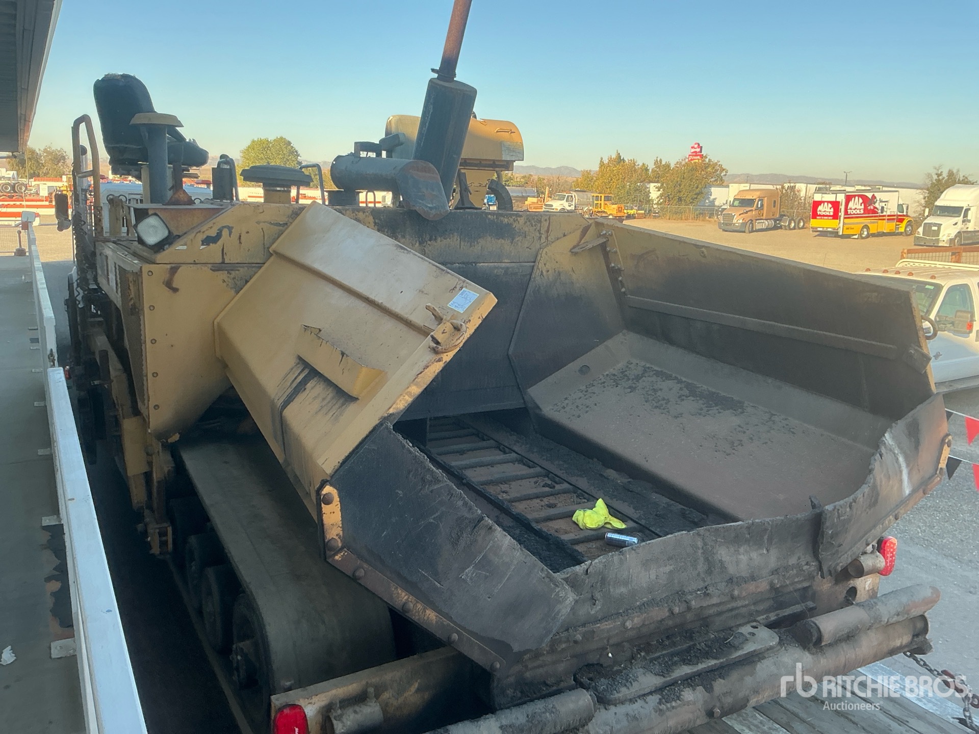 2002 Caterpillar AP-1055B