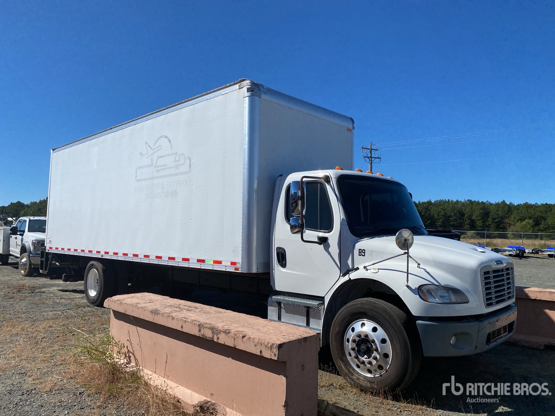 2018 Freightliner M2106