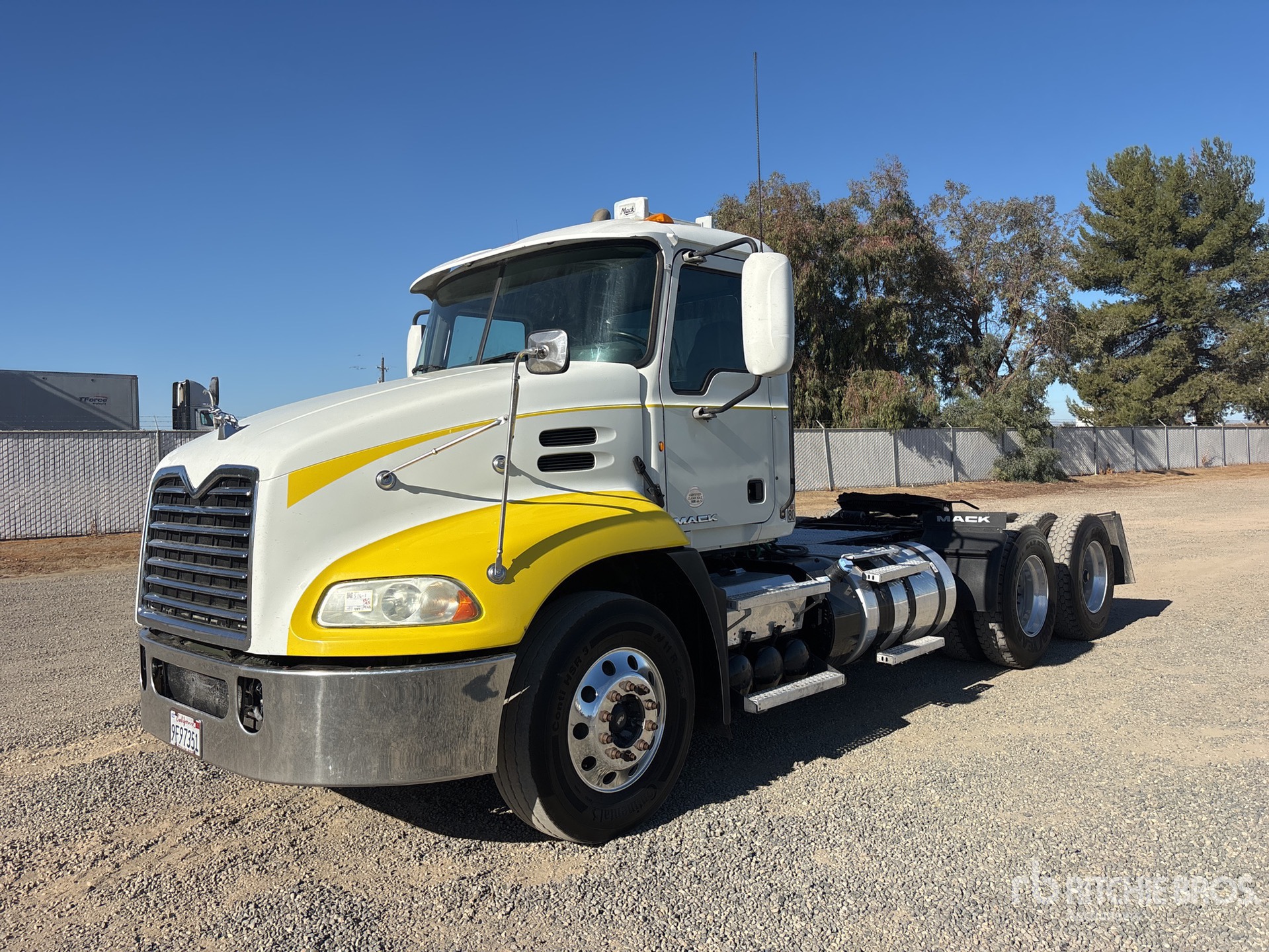 Photo of 2015 Mack PINNACLE CXU 61