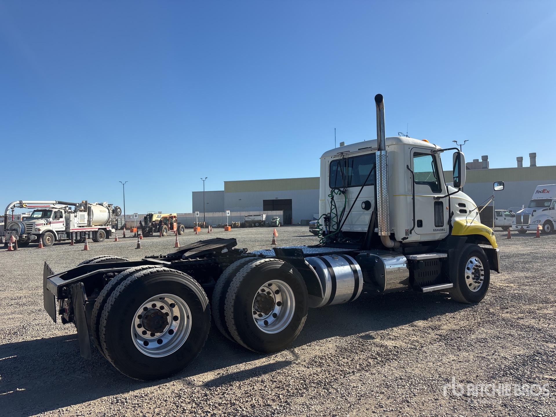 2015 Mack PINNACLE CXU 61