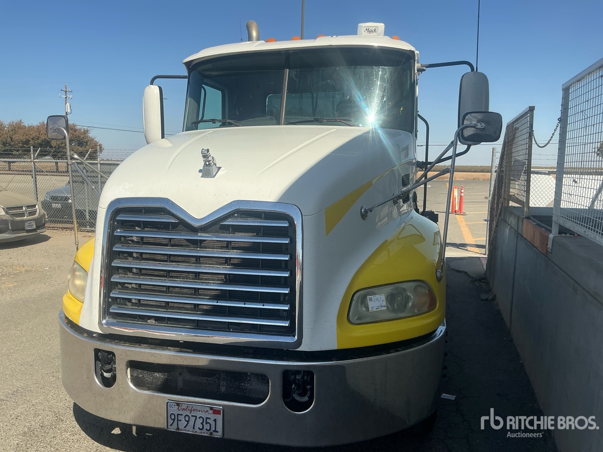 2015 Mack PINNACLE CXU 61