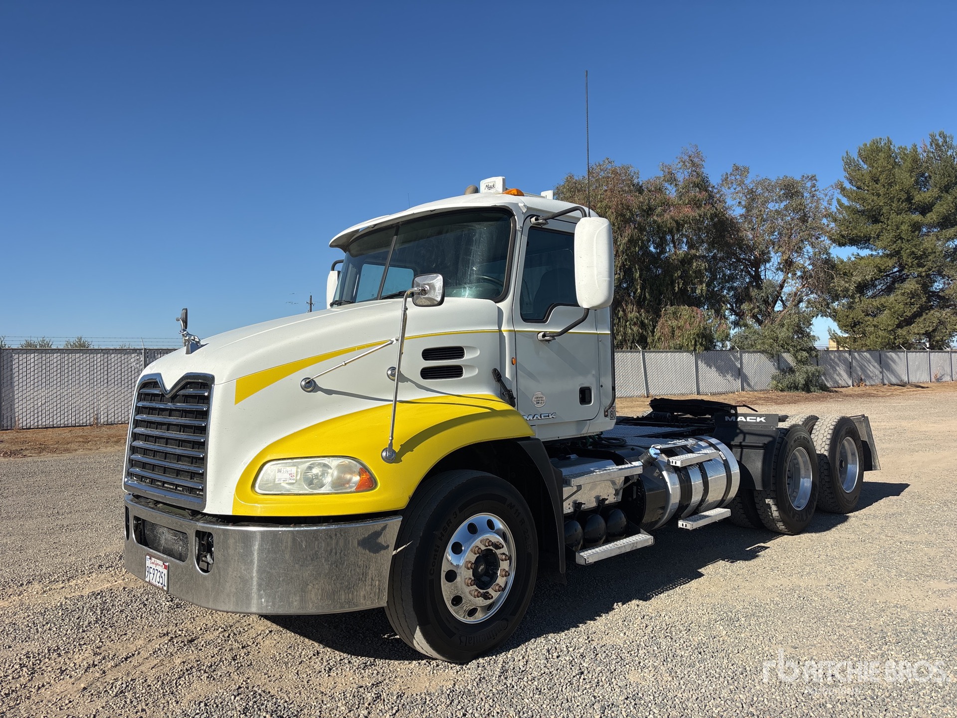 2015 Mack PINNACLE CXU 61