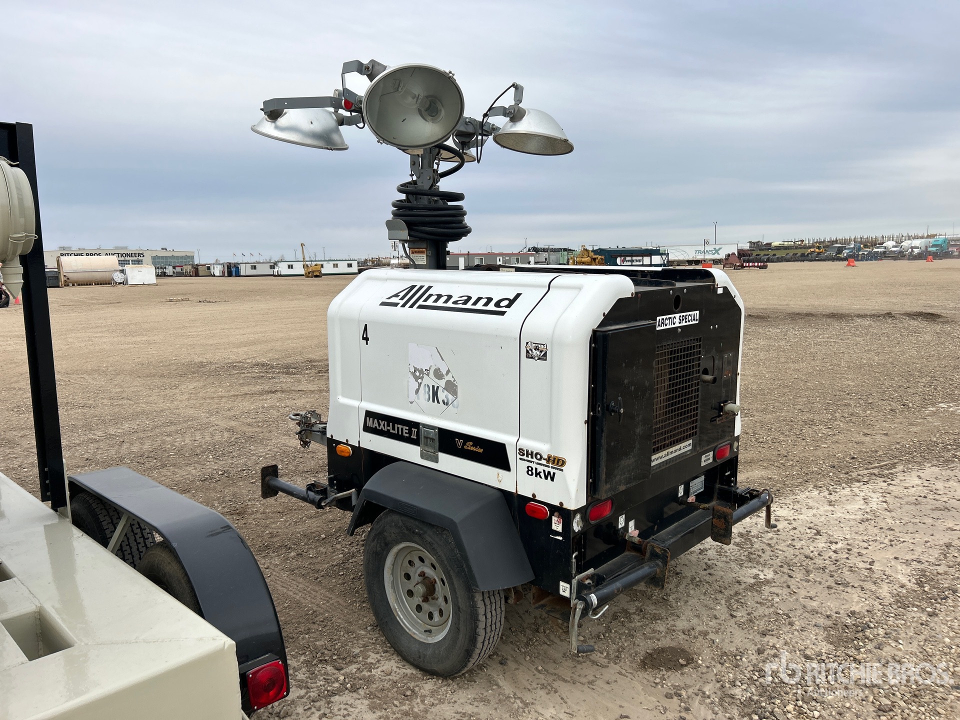 2013 Allmand MAXI-LITE II V-