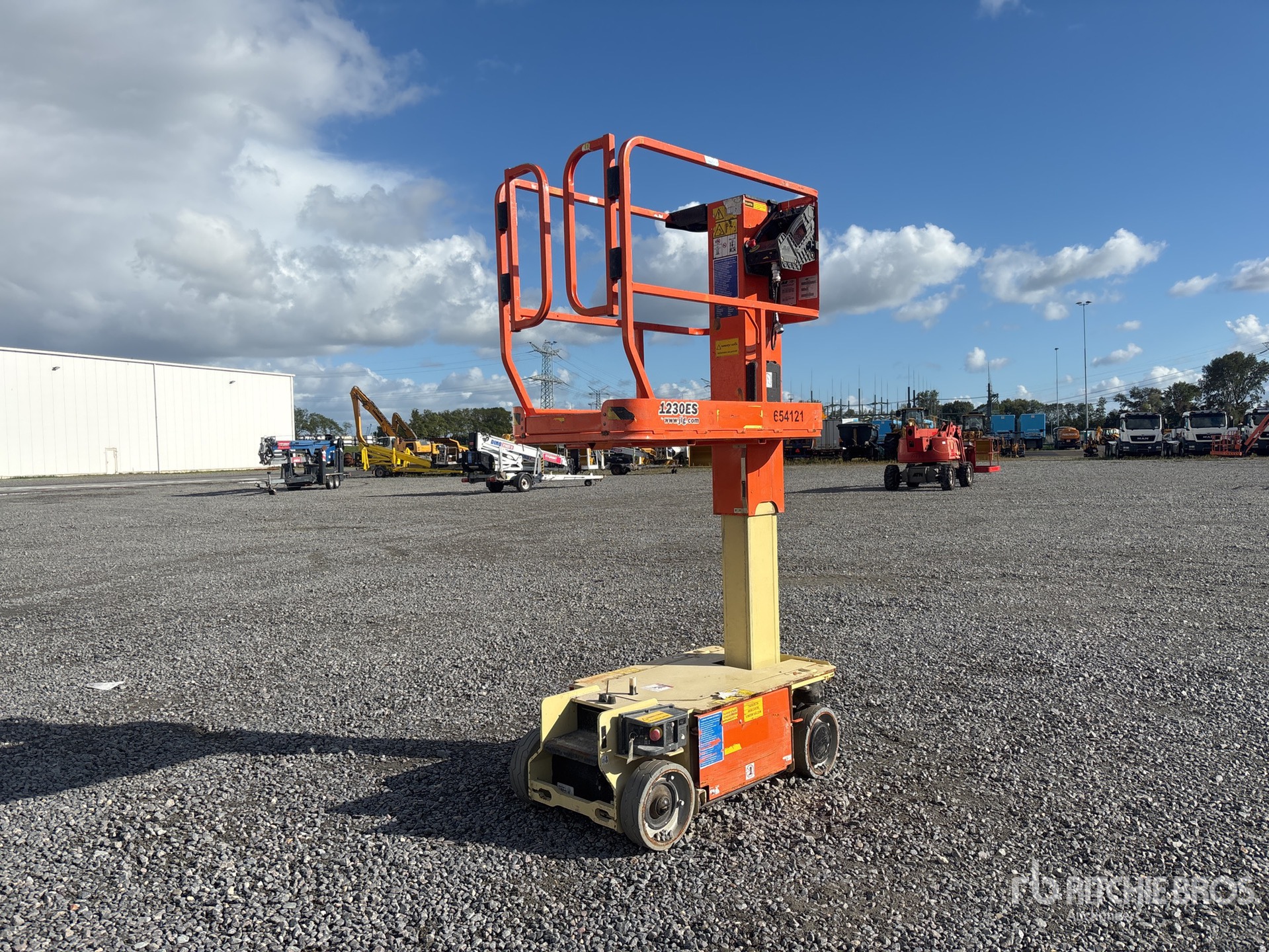 Photo of 2016 JLG 1230ES