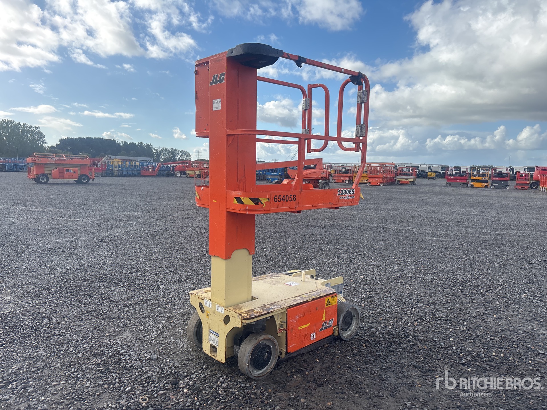 2016 JLG 1230ES