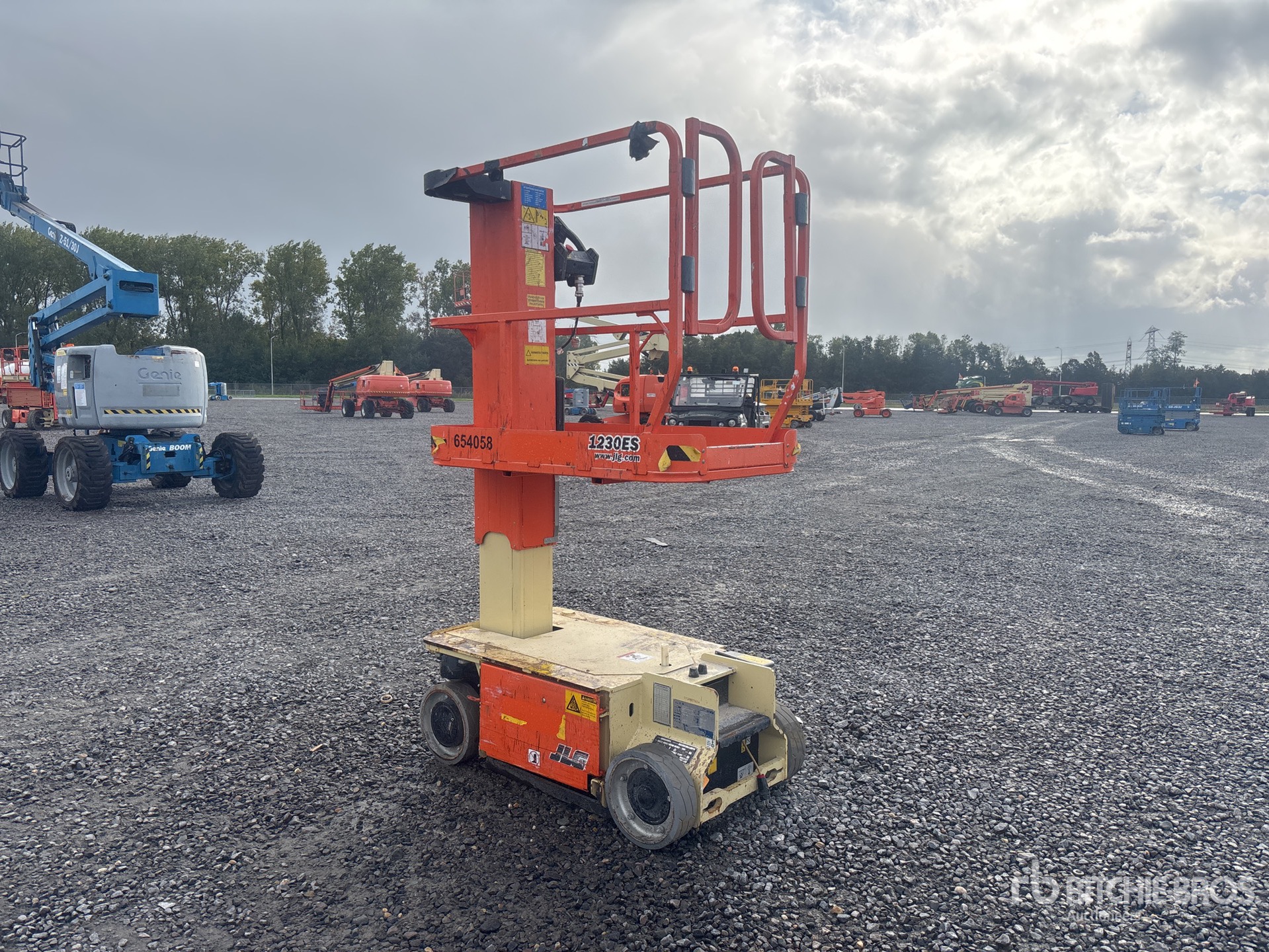 2016 JLG 1230ES