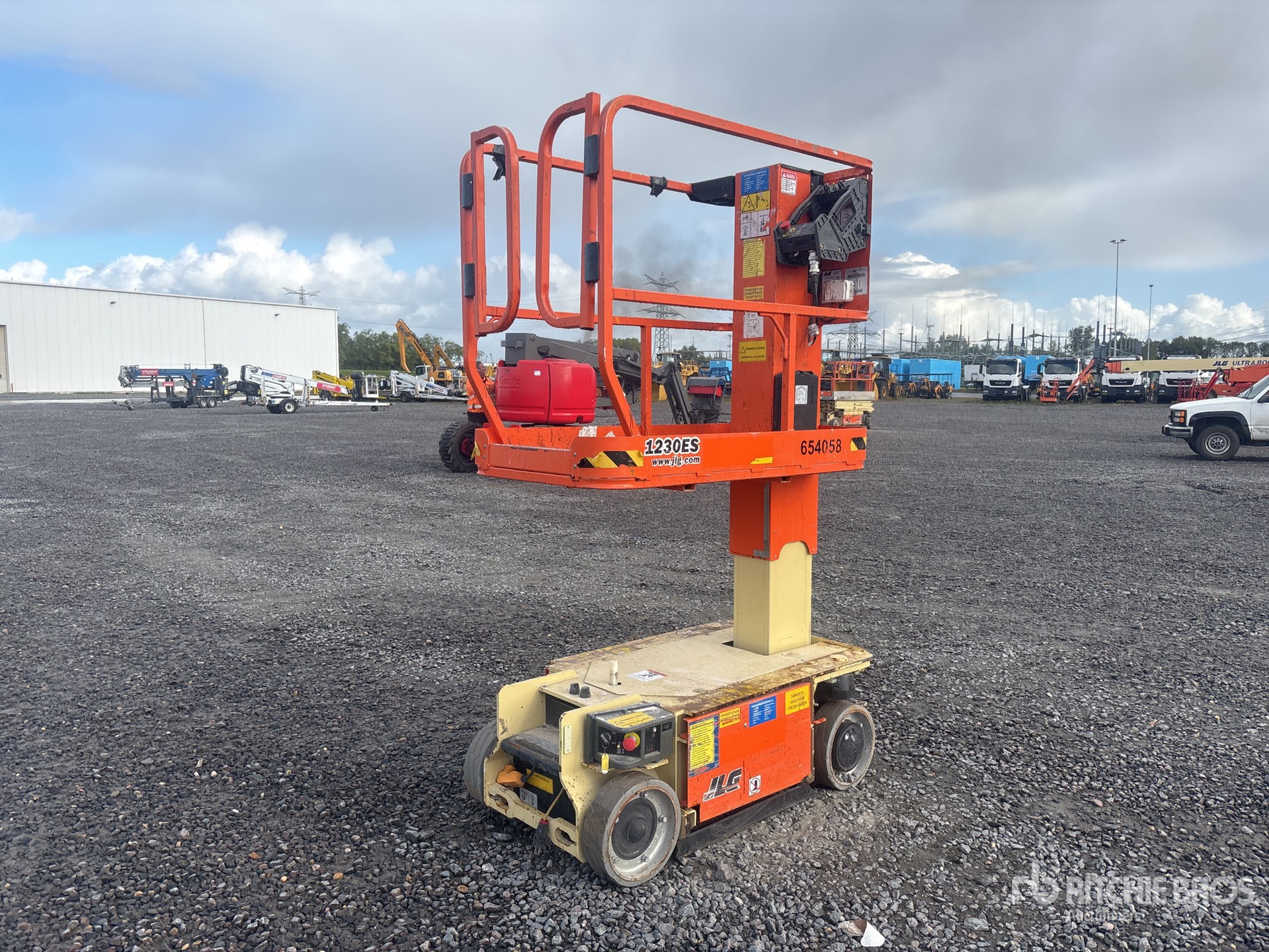 Photo of 2016 JLG 1230ES