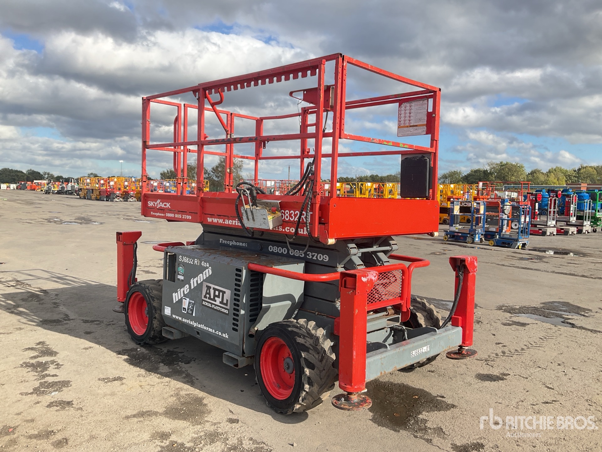 2014 Skyjack SJ6832