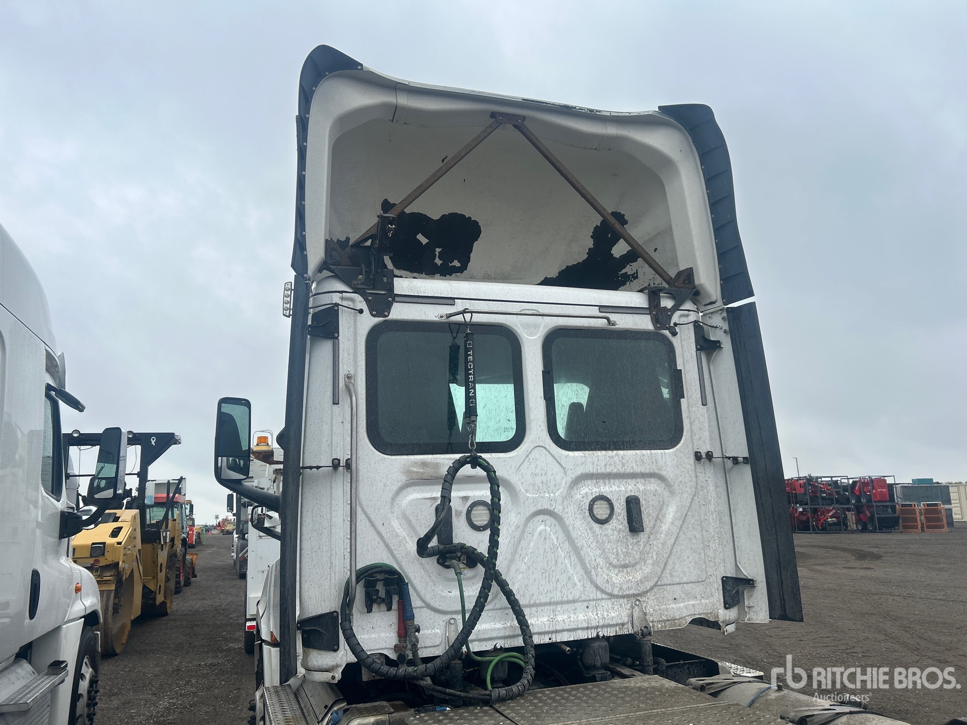 2020 Freightliner Cascadia 126