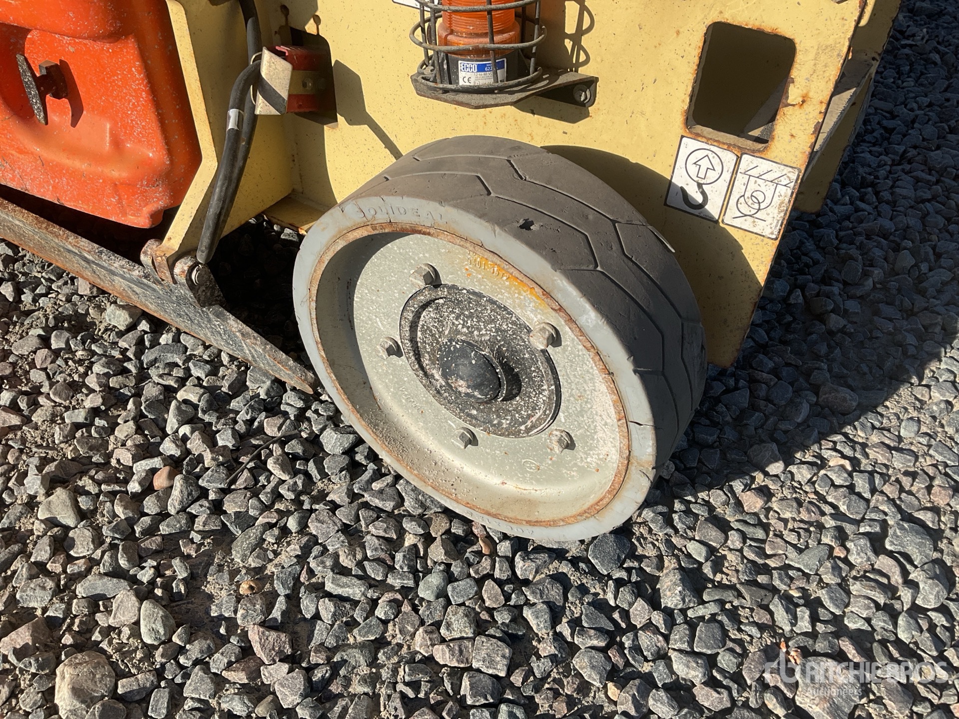 2017 JLG 2632ES
