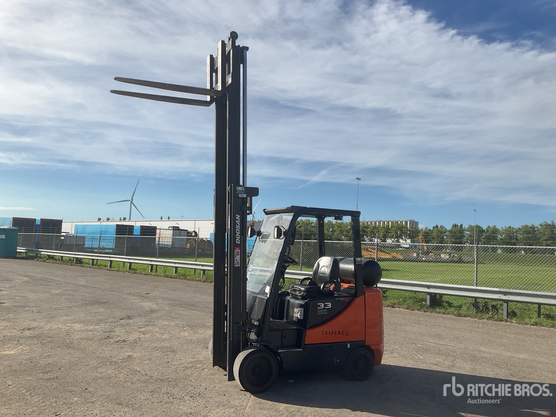 2016 Doosan GC33P-5