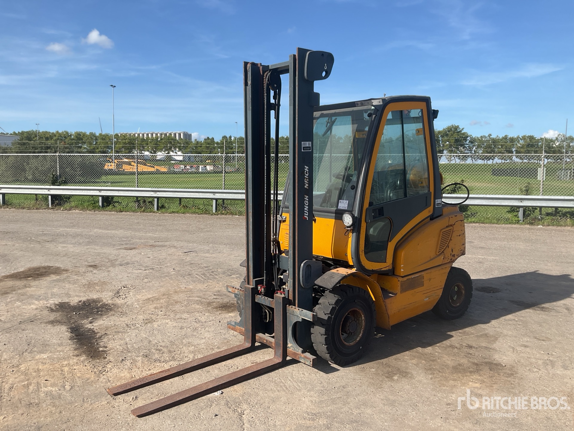 Photo of 2001 Jungheinrich TFG25BK