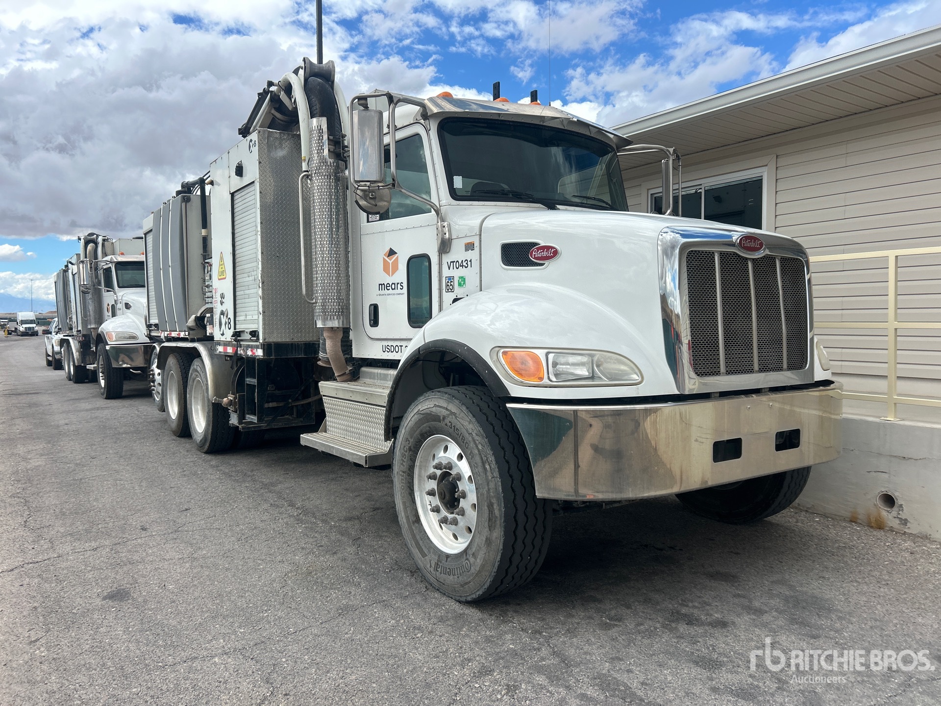 Photo of 2018 Peterbilt 348