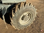 Podwozie with Right Front Tire