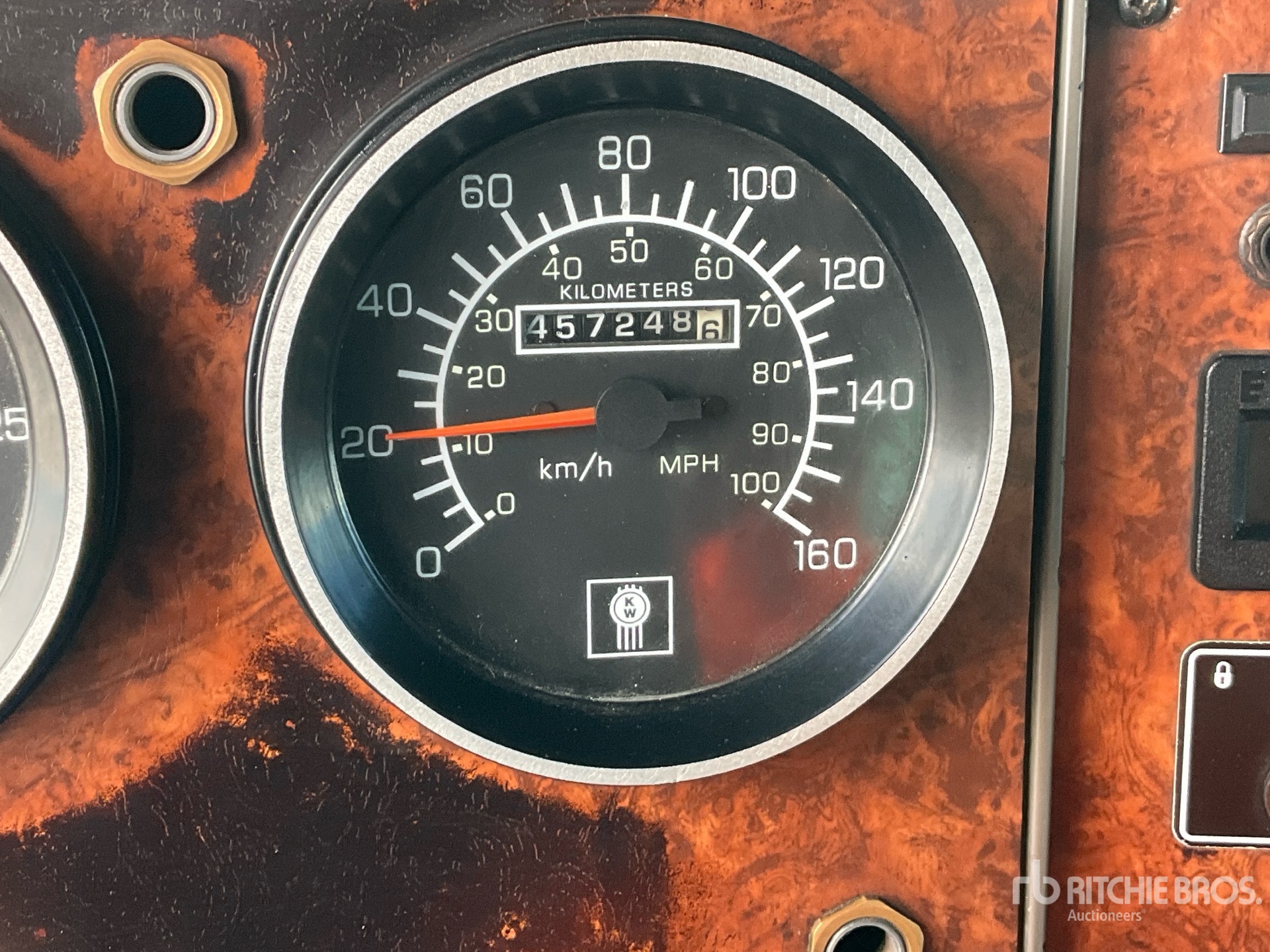 2004 Kenworth T300