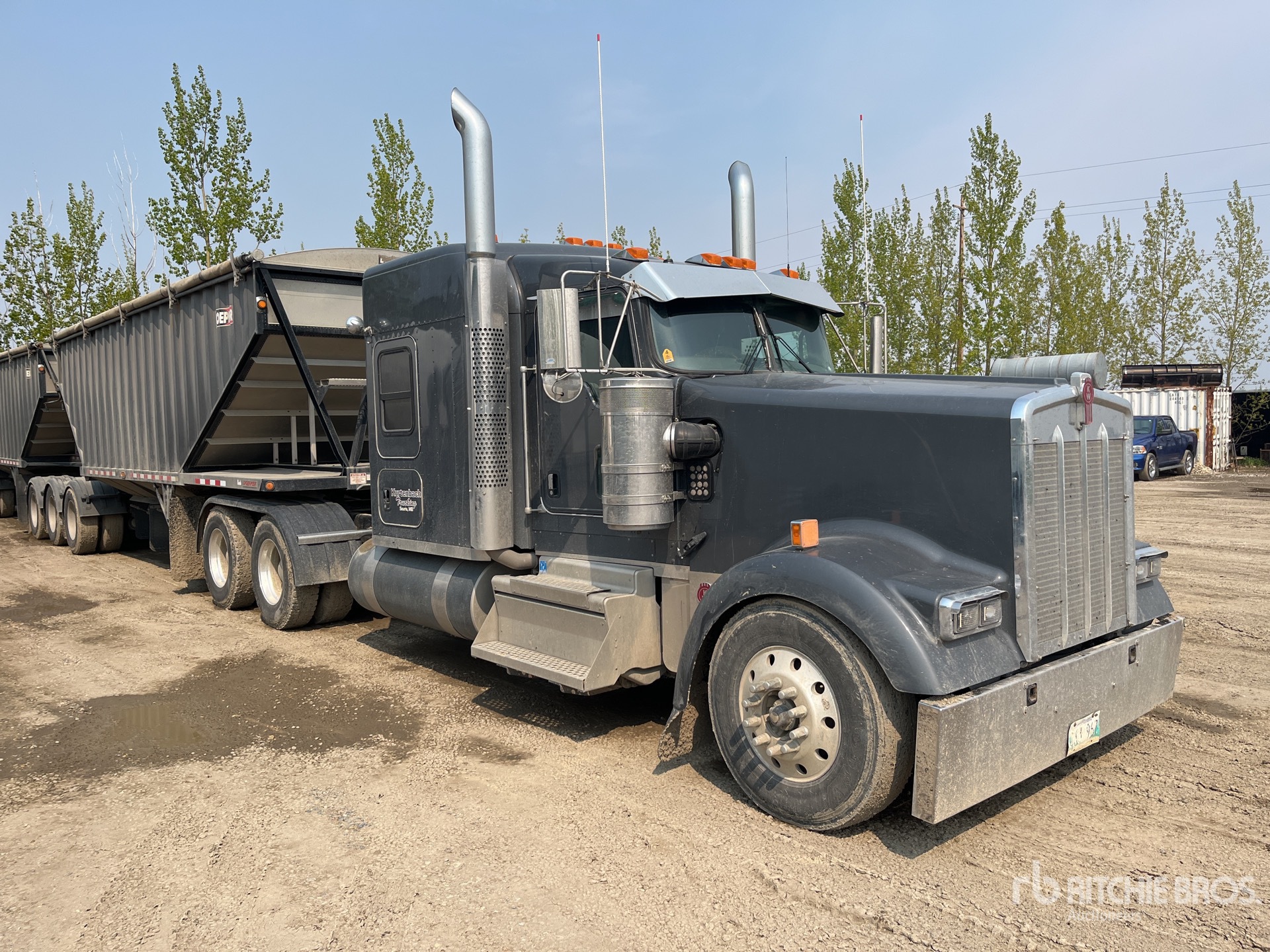 2023 Kenworth W900L