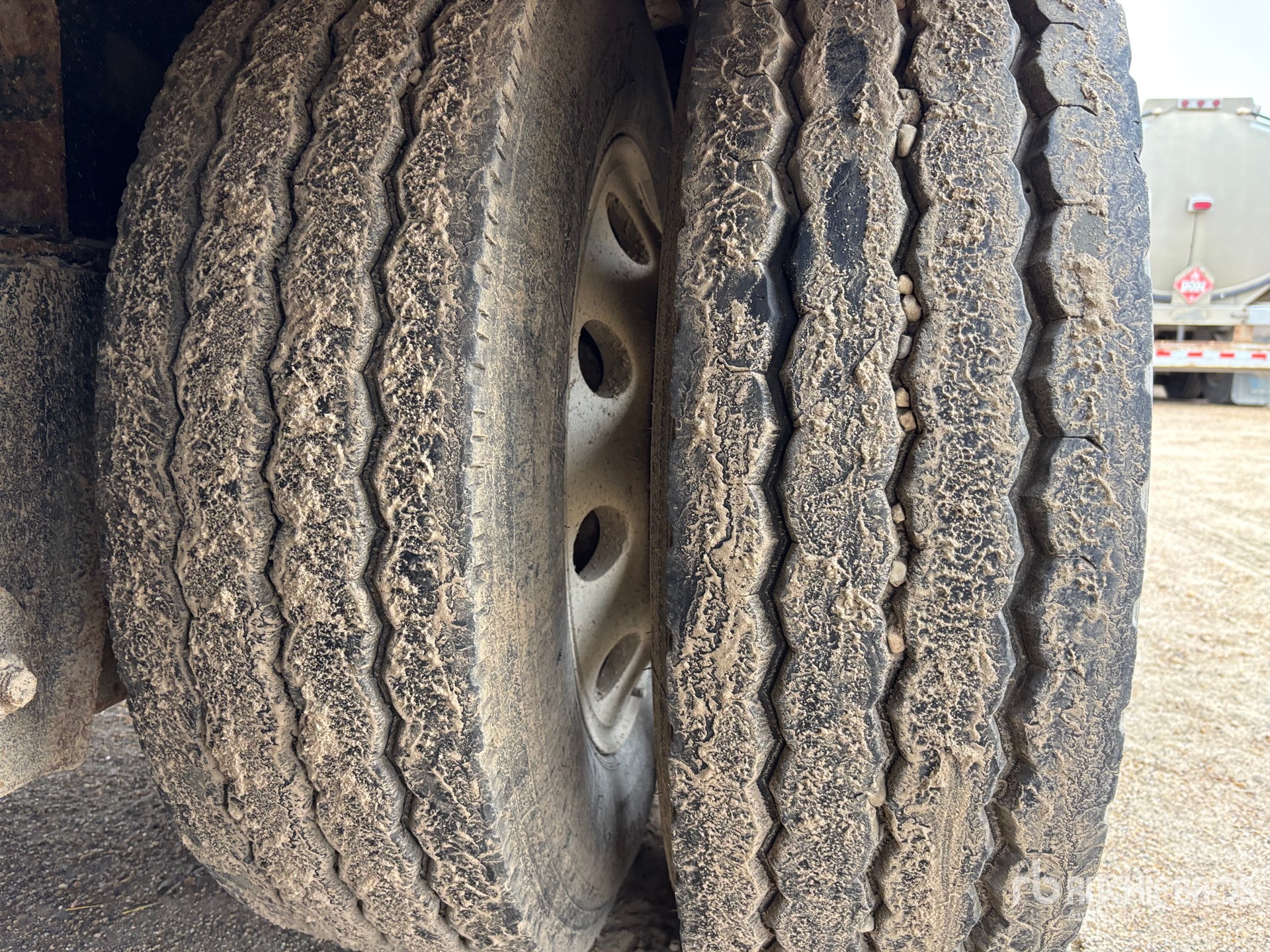 2011 Load King  TRI/A 51 FT EXTENDABLE