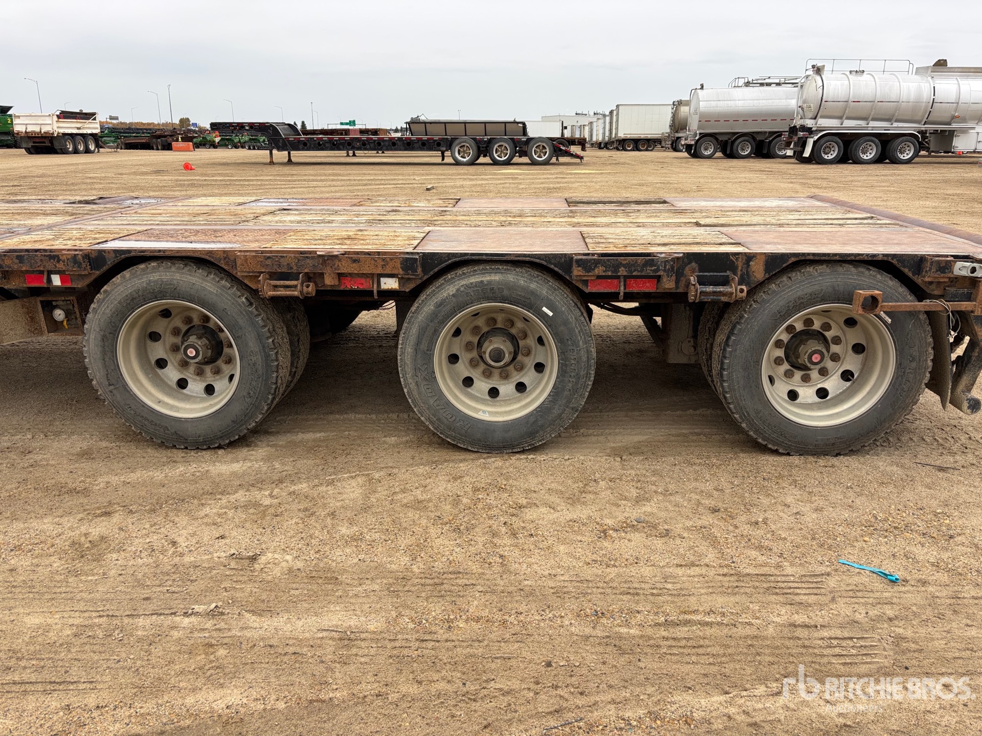2011 Load King  TRI/A 51 FT EXTENDABLE