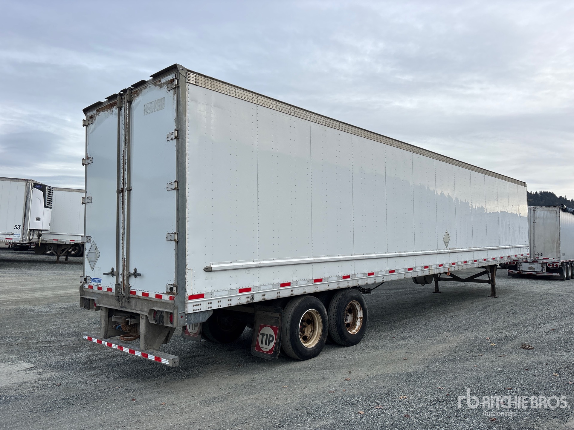 2013 Vanguard 53 FT X 102 IN T/A HEATED