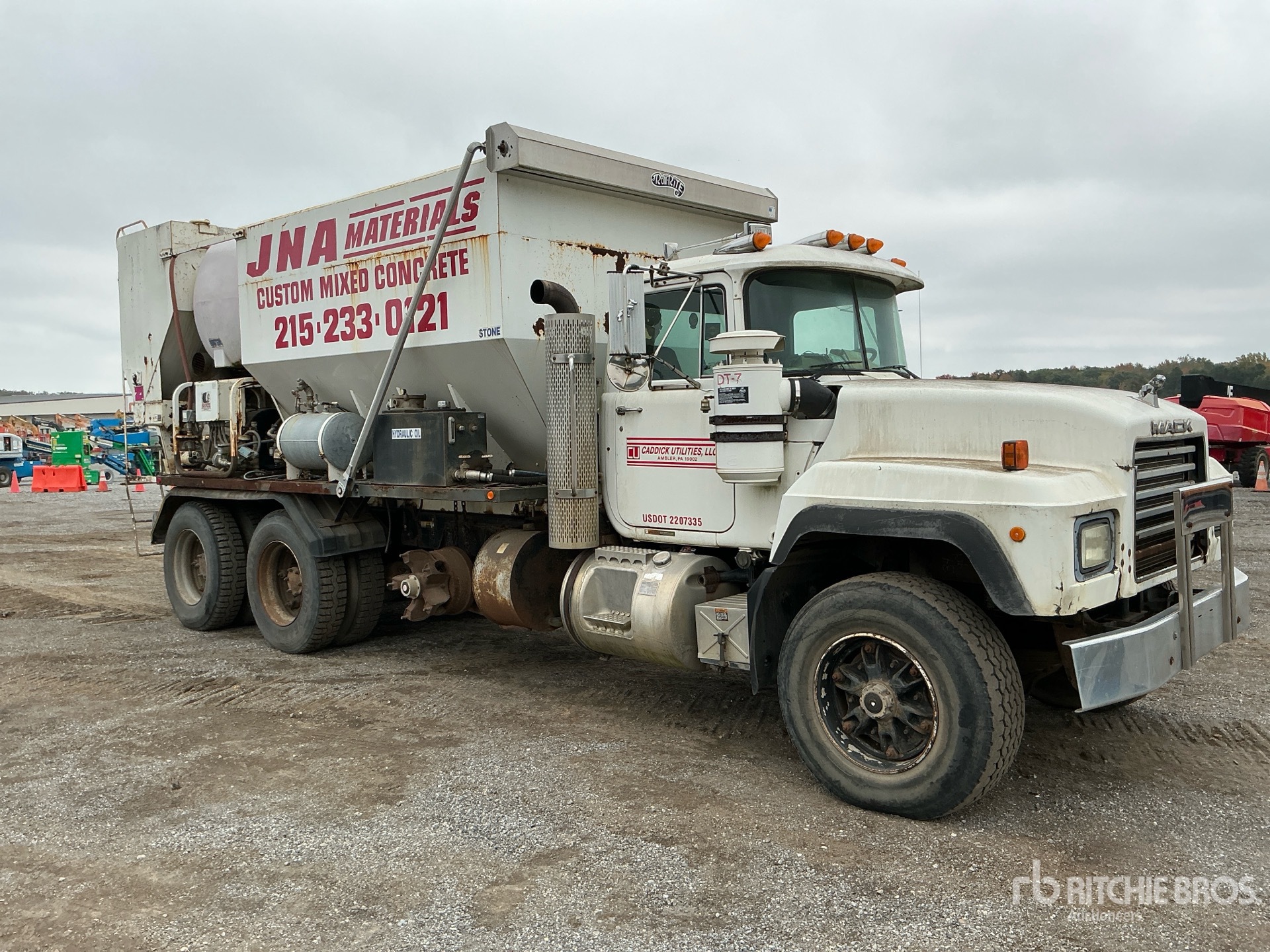 1997 Mack RD688
